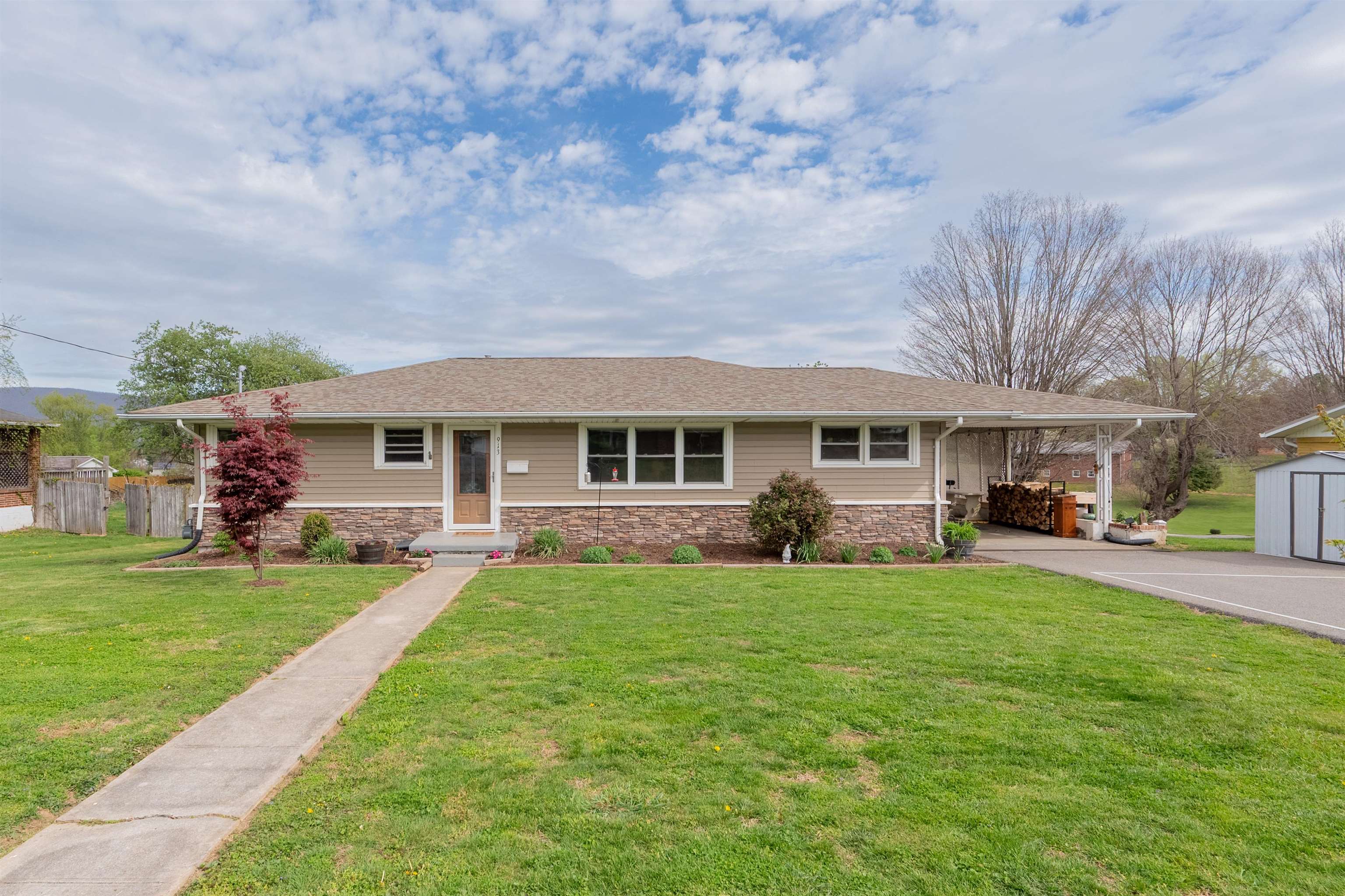 913 Locust Drive Pearisburg VA 24134