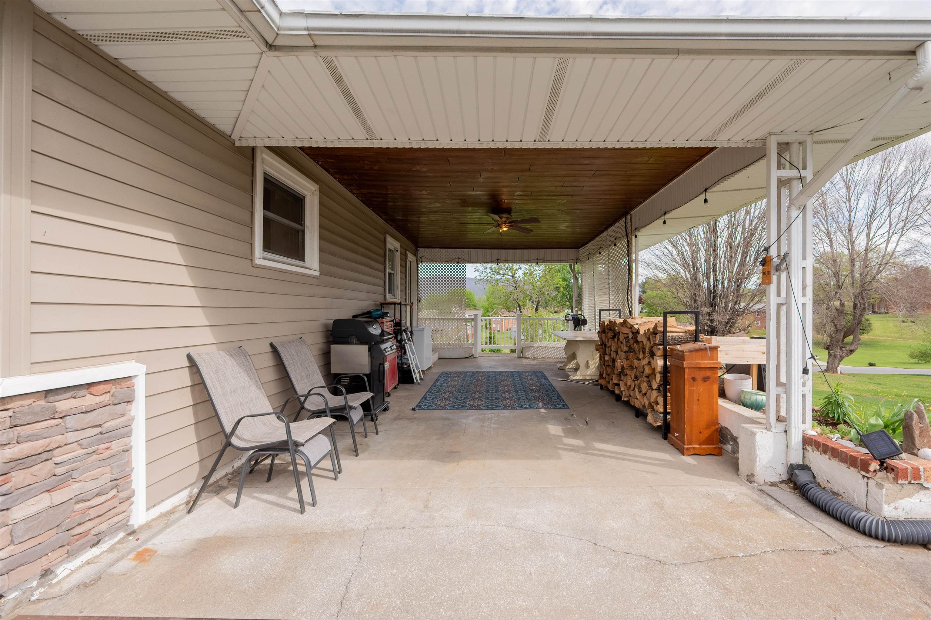 913 Locust Drive Pearisburg VA 24134