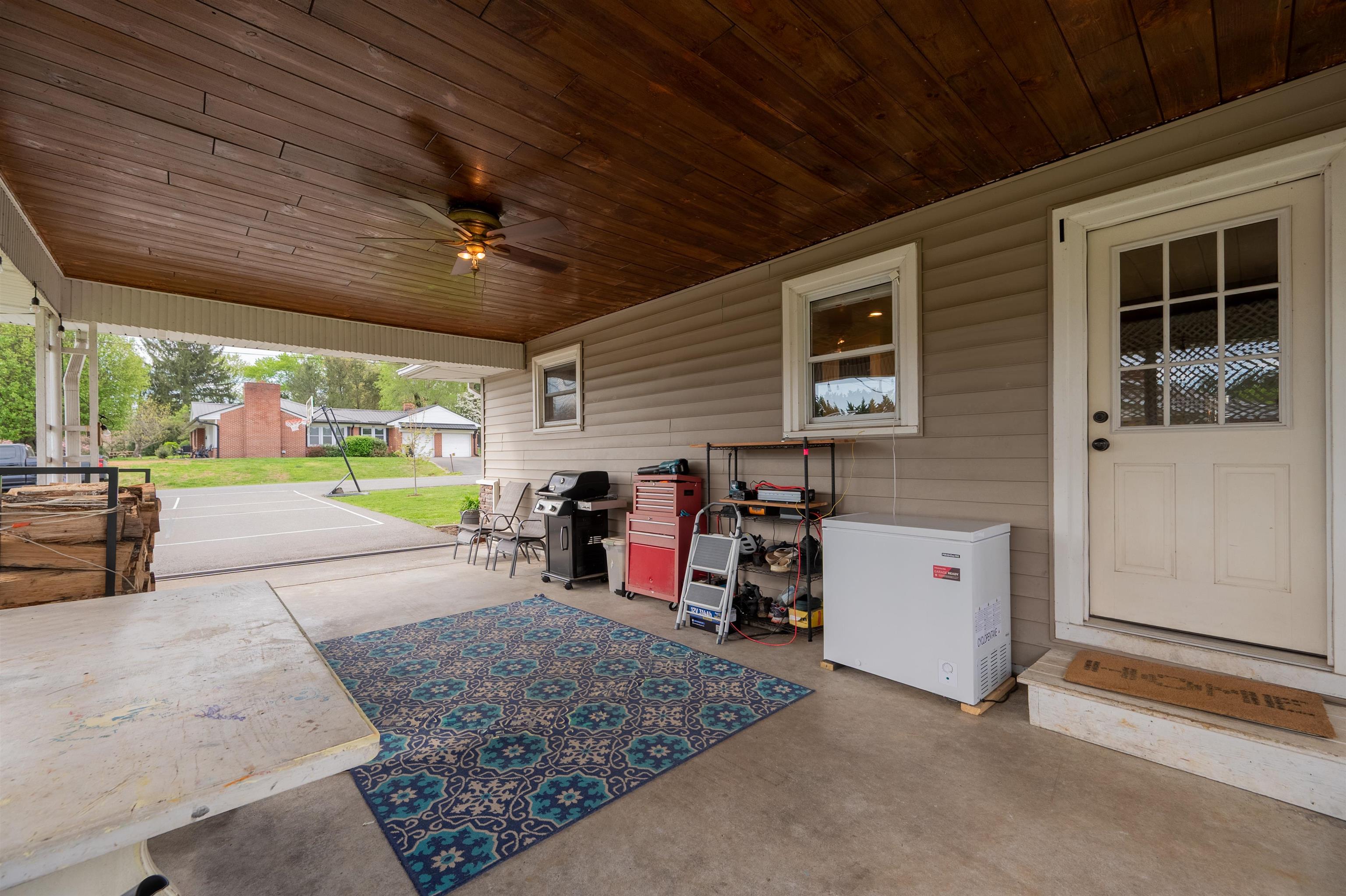 913 Locust Drive Pearisburg VA 24134