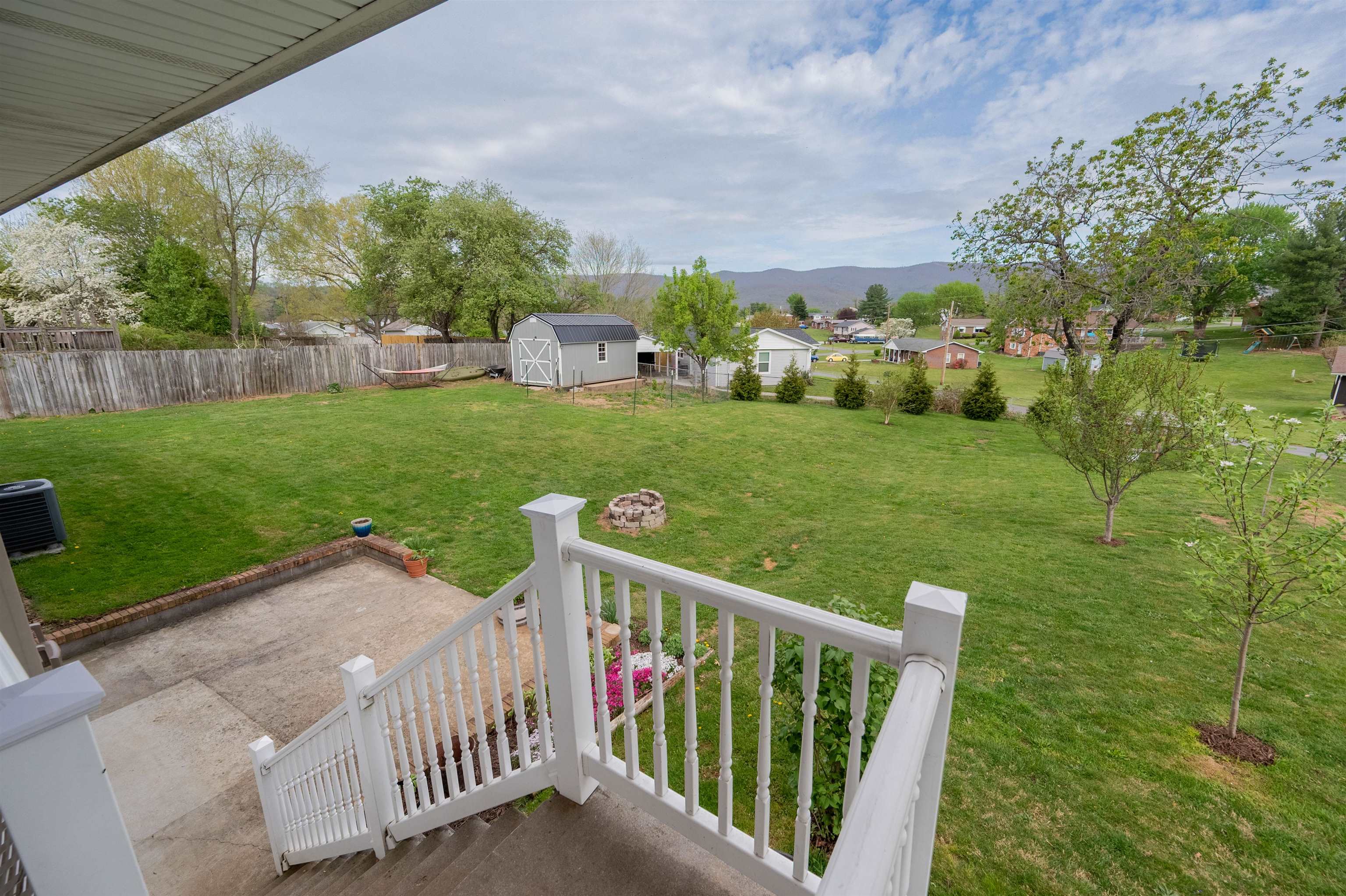 913 Locust Drive Pearisburg VA 24134