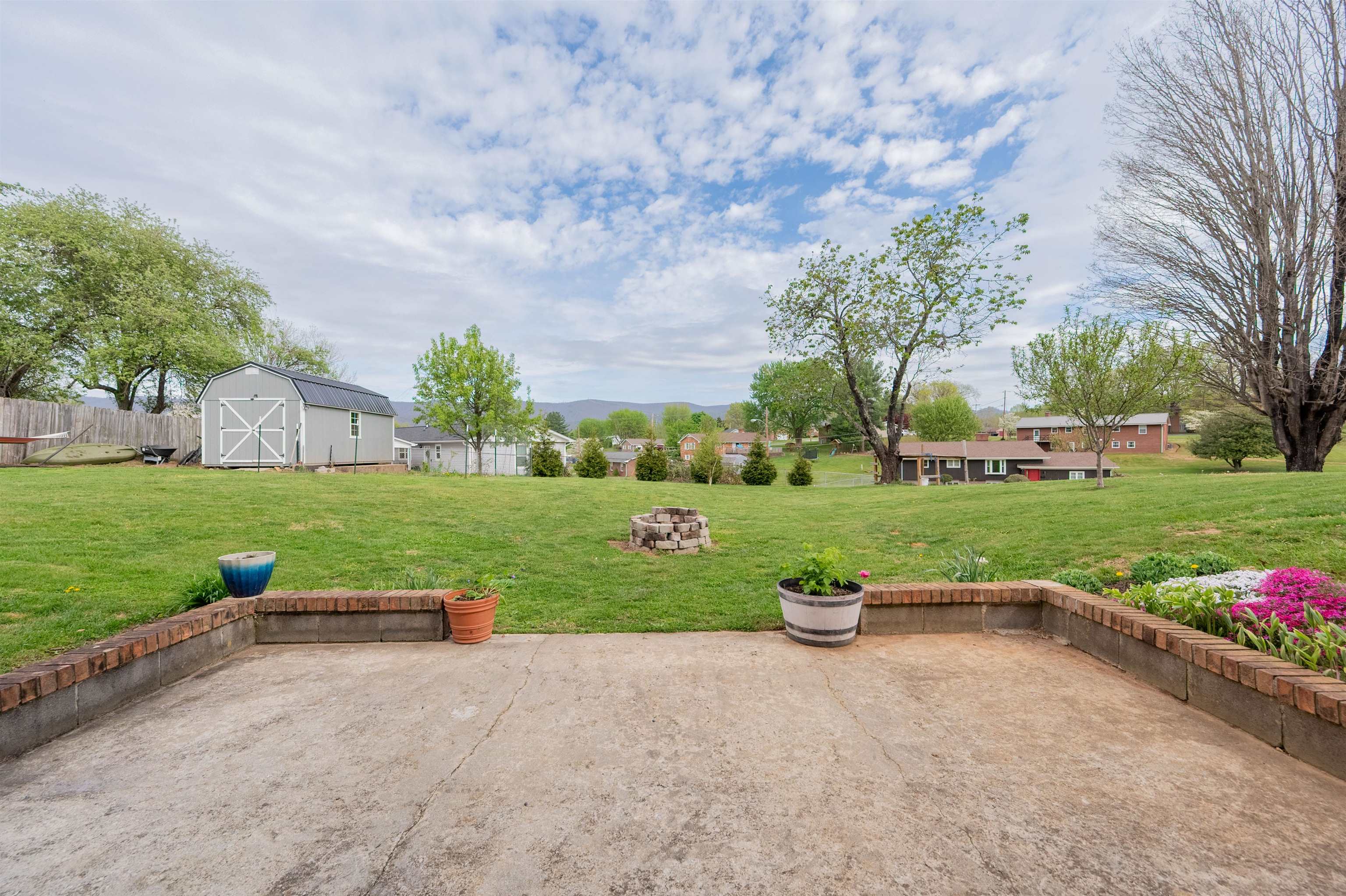 913 Locust Drive Pearisburg VA 24134