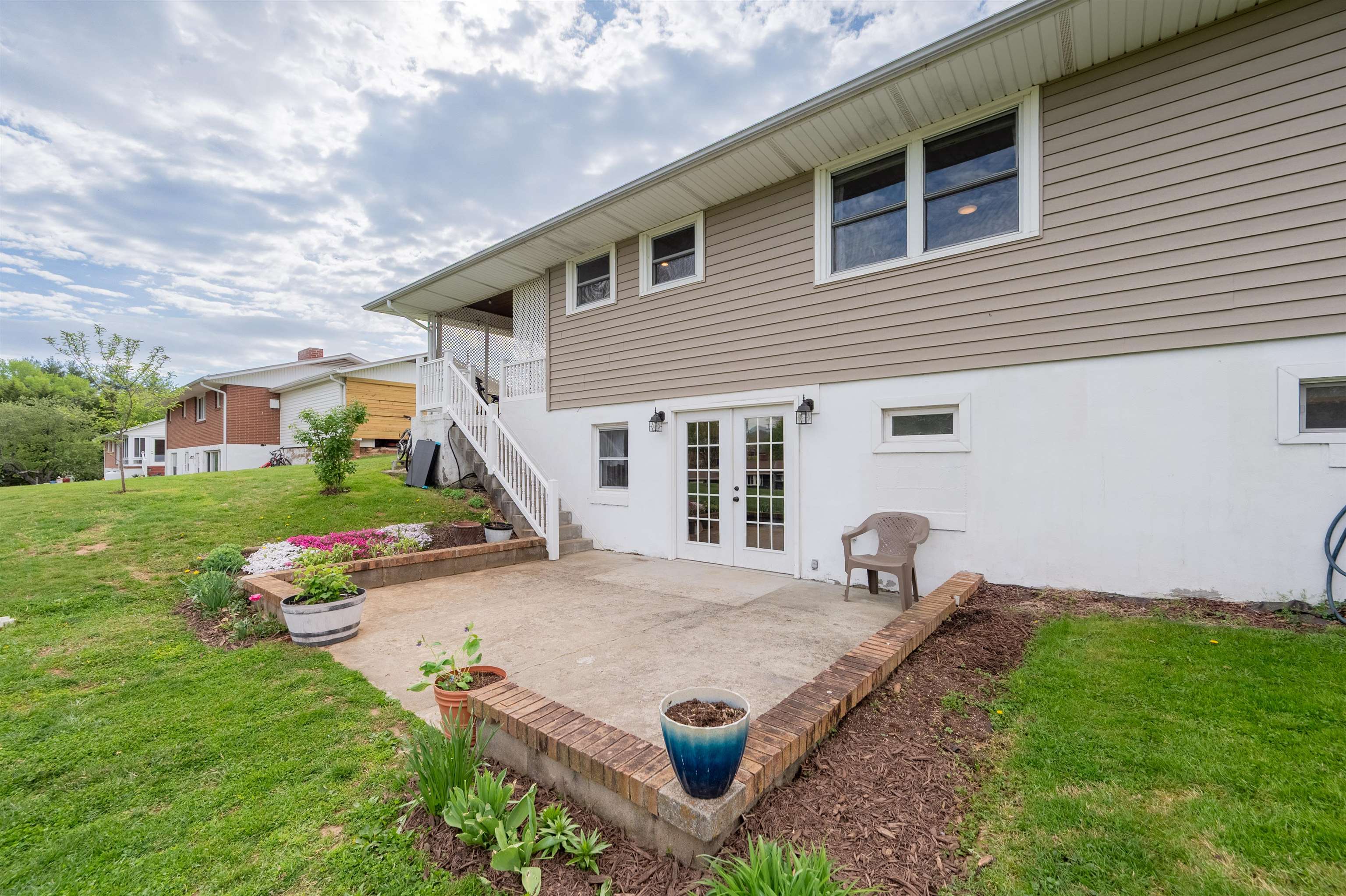 913 Locust Drive Pearisburg VA 24134