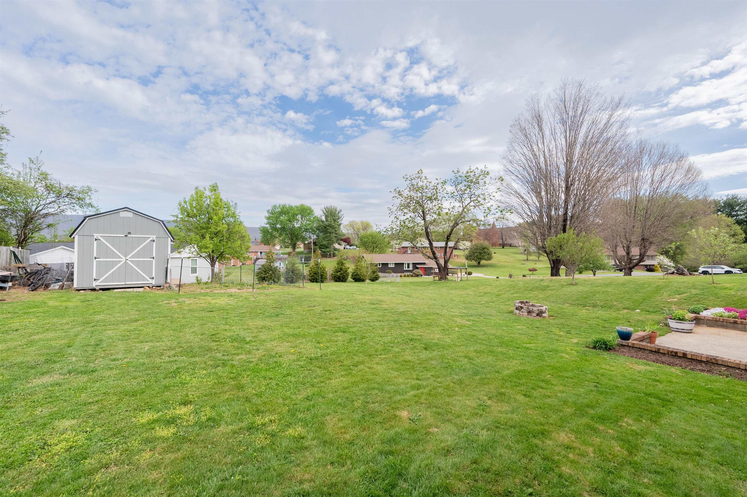 913 Locust Drive Pearisburg VA 24134