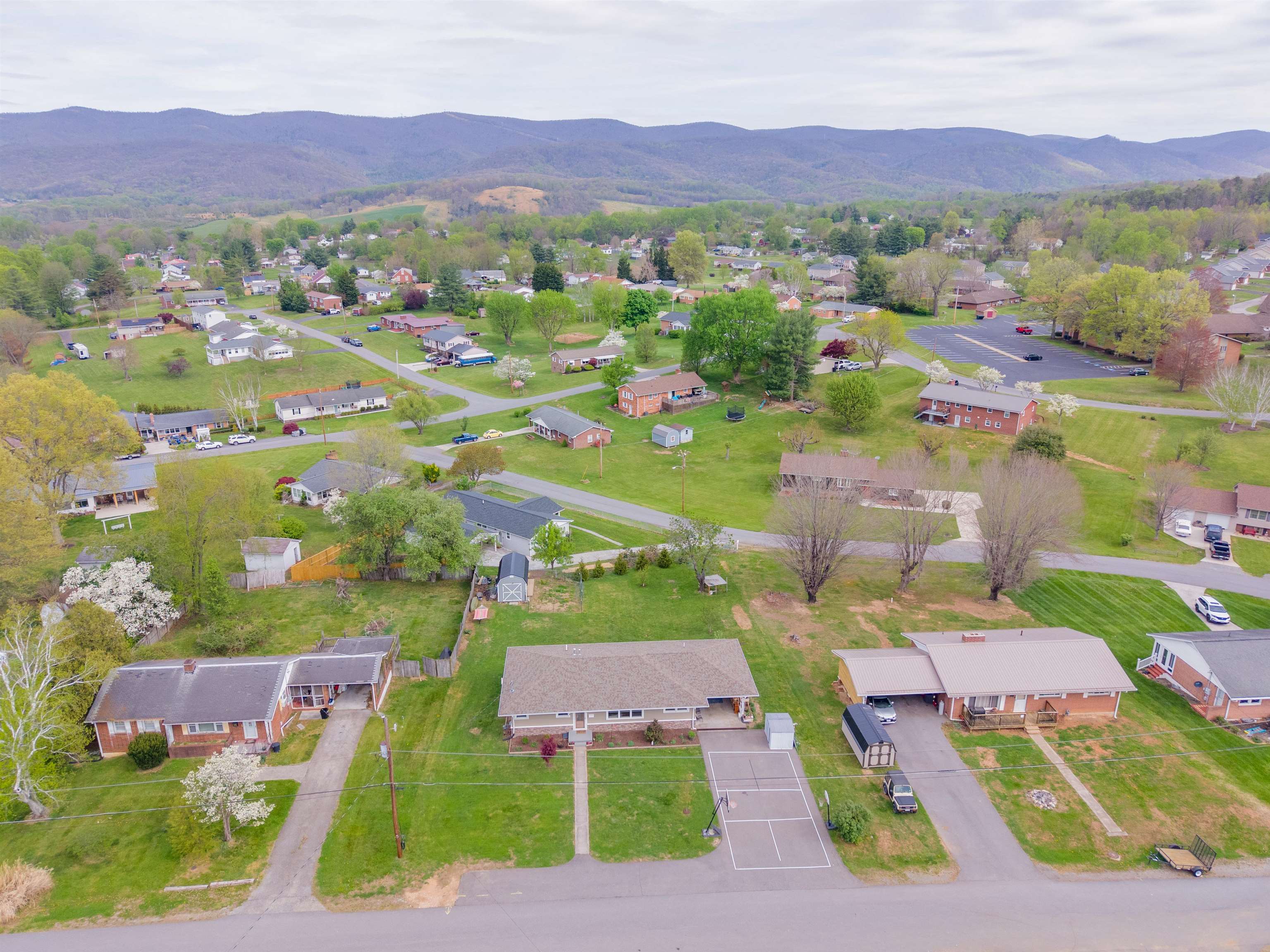 913 Locust Drive Pearisburg VA 24134
