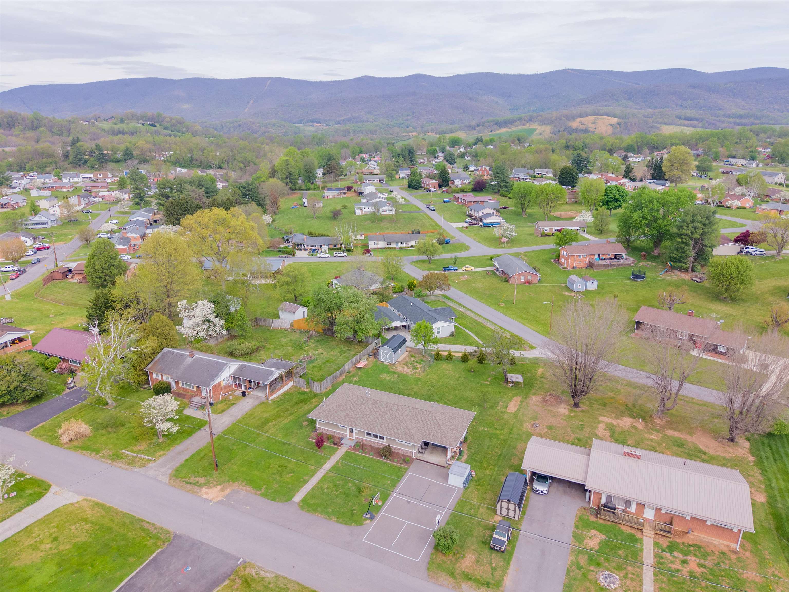 913 Locust Drive Pearisburg VA 24134