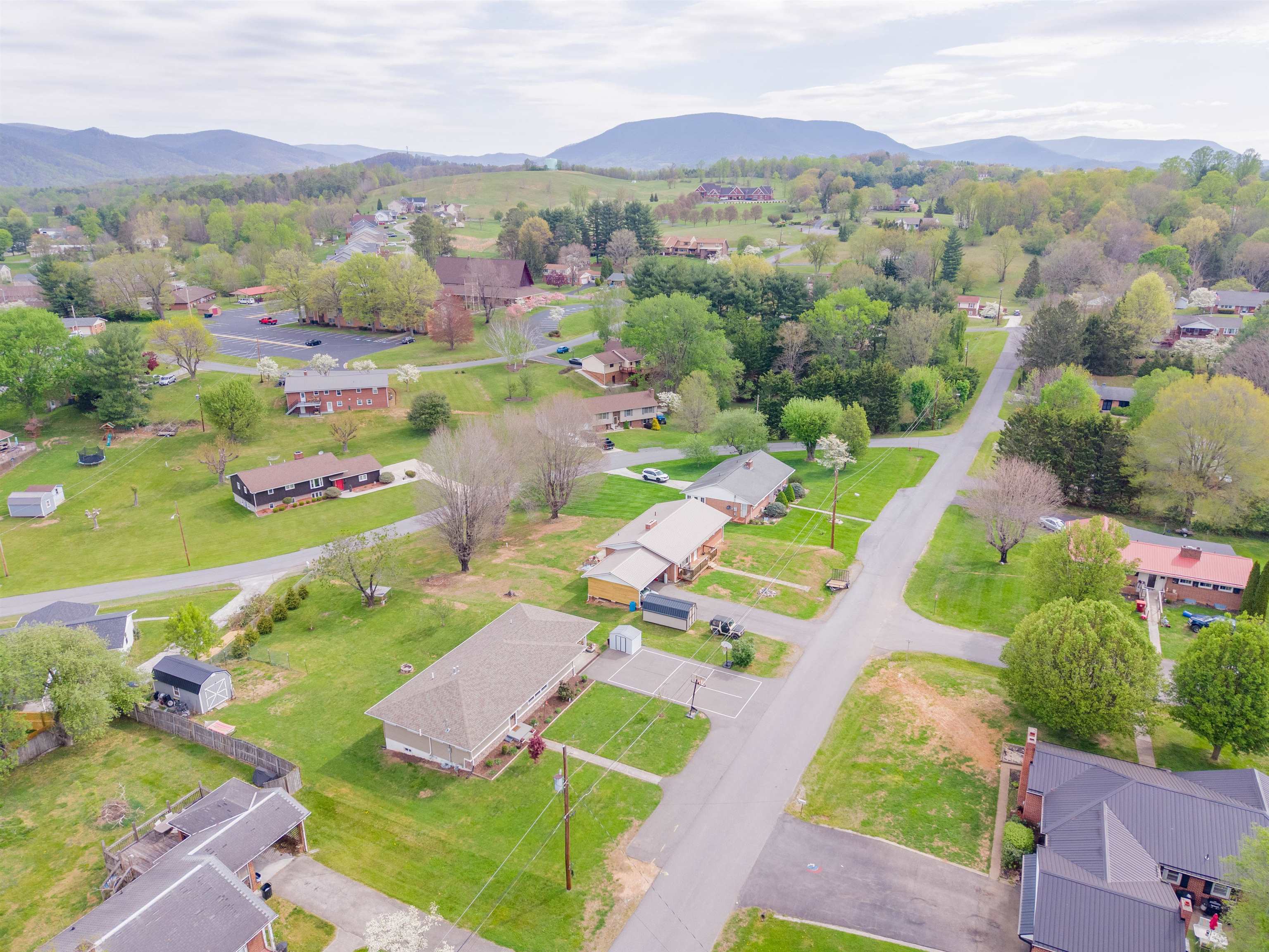 913 Locust Drive Pearisburg VA 24134