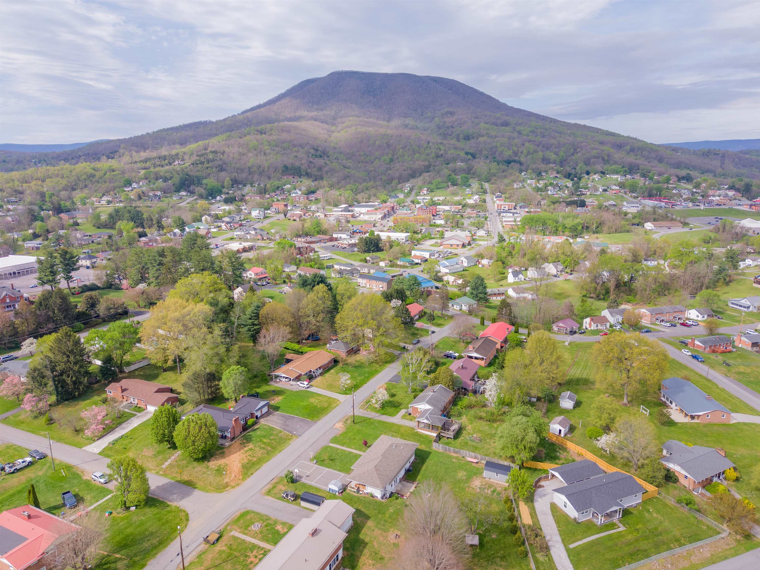 913 Locust Drive Pearisburg VA 24134