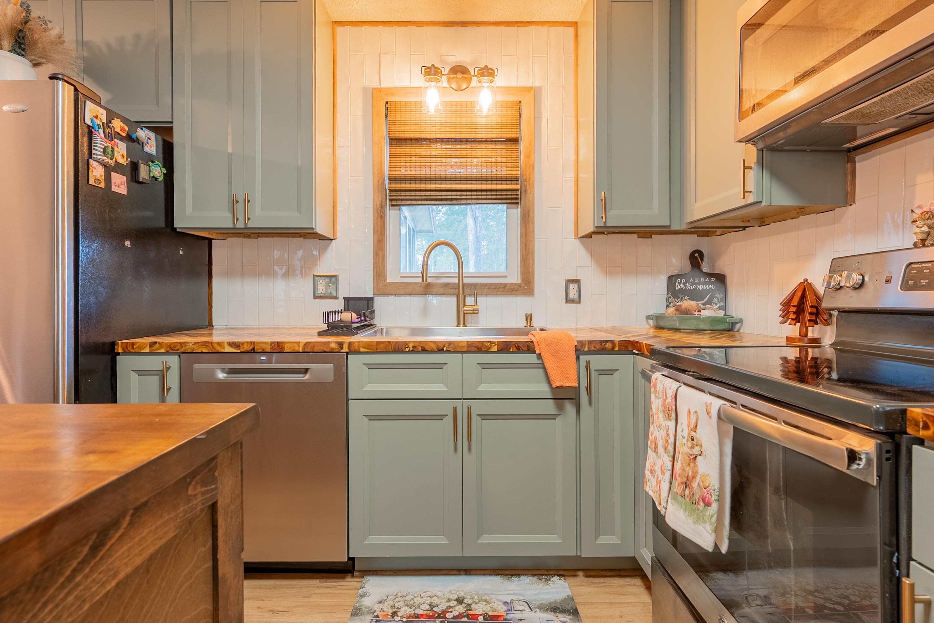 1865 Oak Grove Road Woodlawn VA 24381