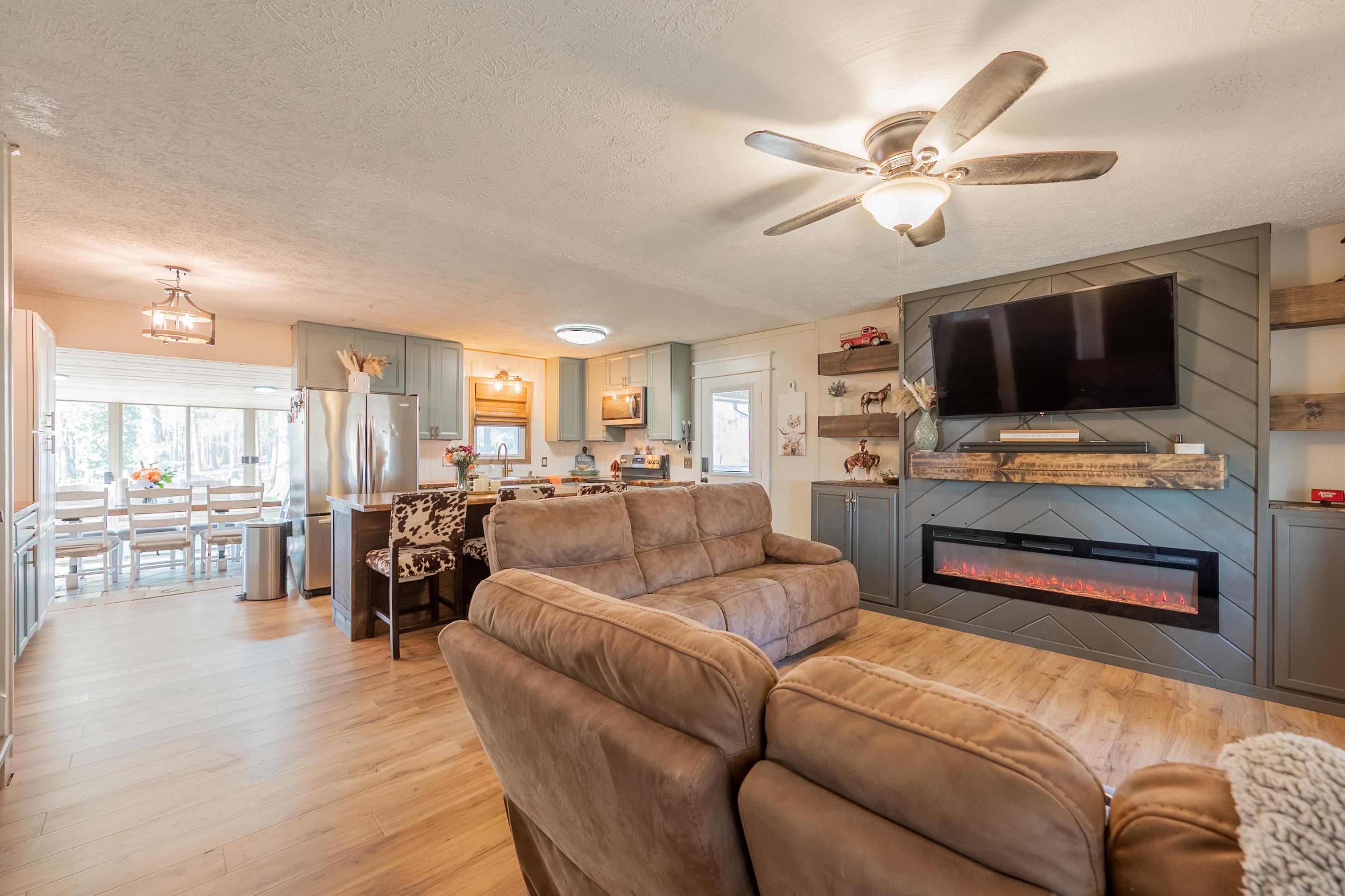 1865 Oak Grove Road Woodlawn VA 24381