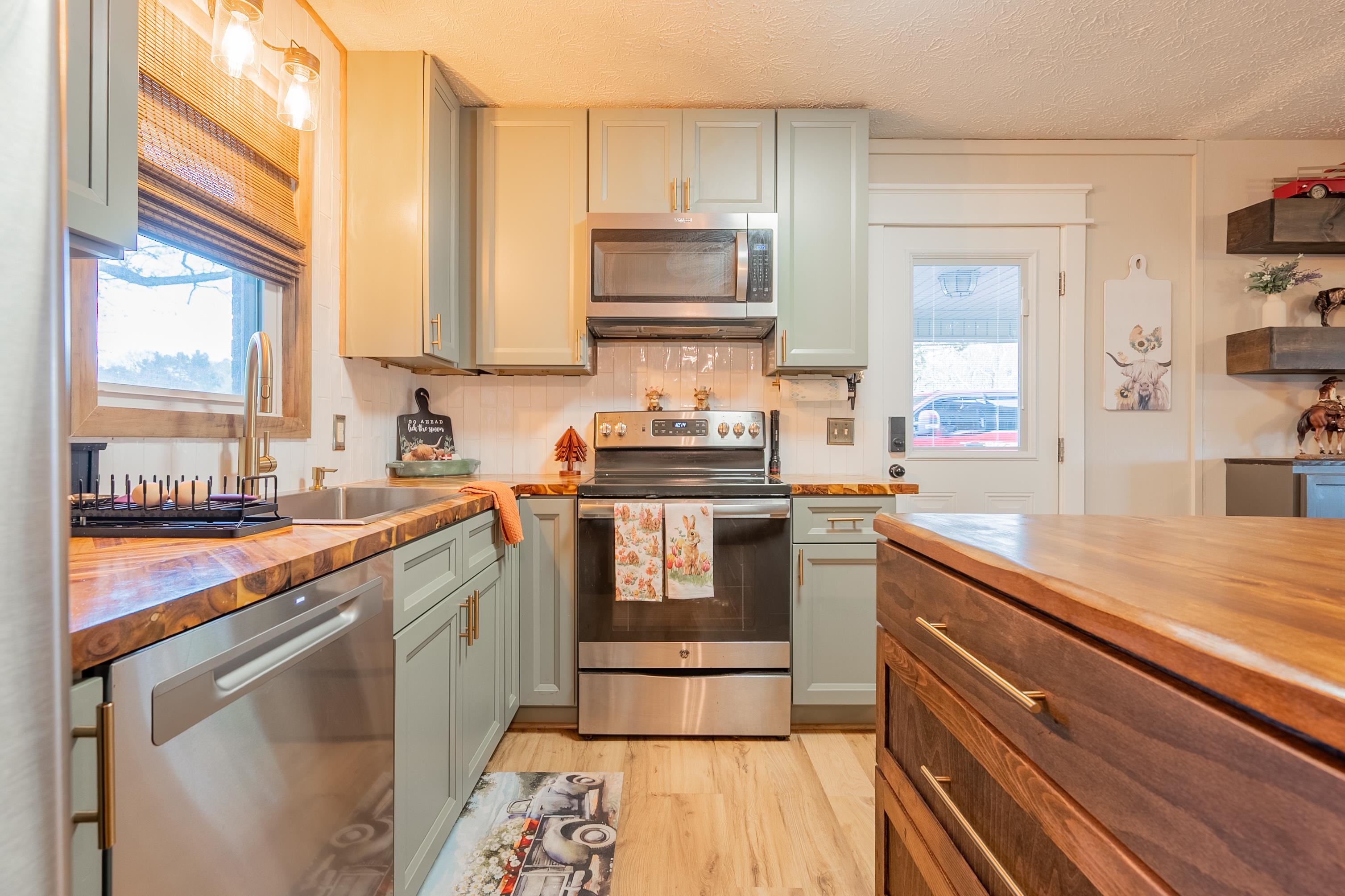 1865 Oak Grove Road Woodlawn VA 24381