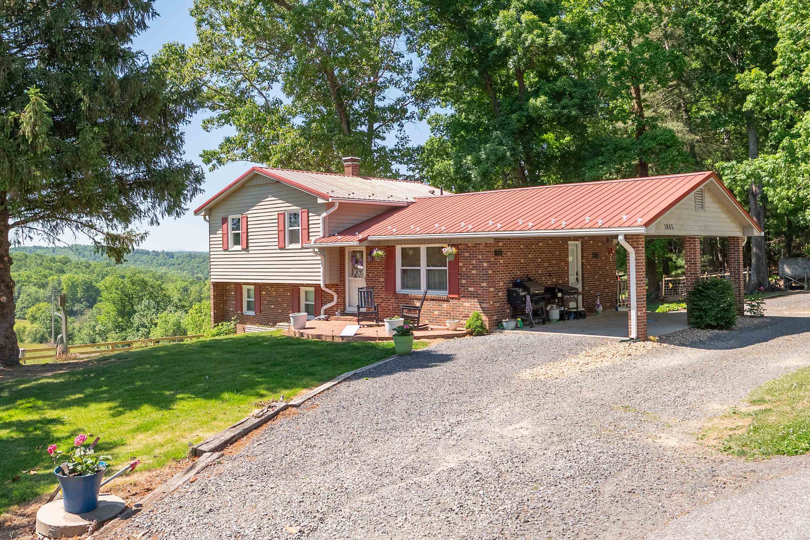 1865 Oak Grove Road Woodlawn VA 24381