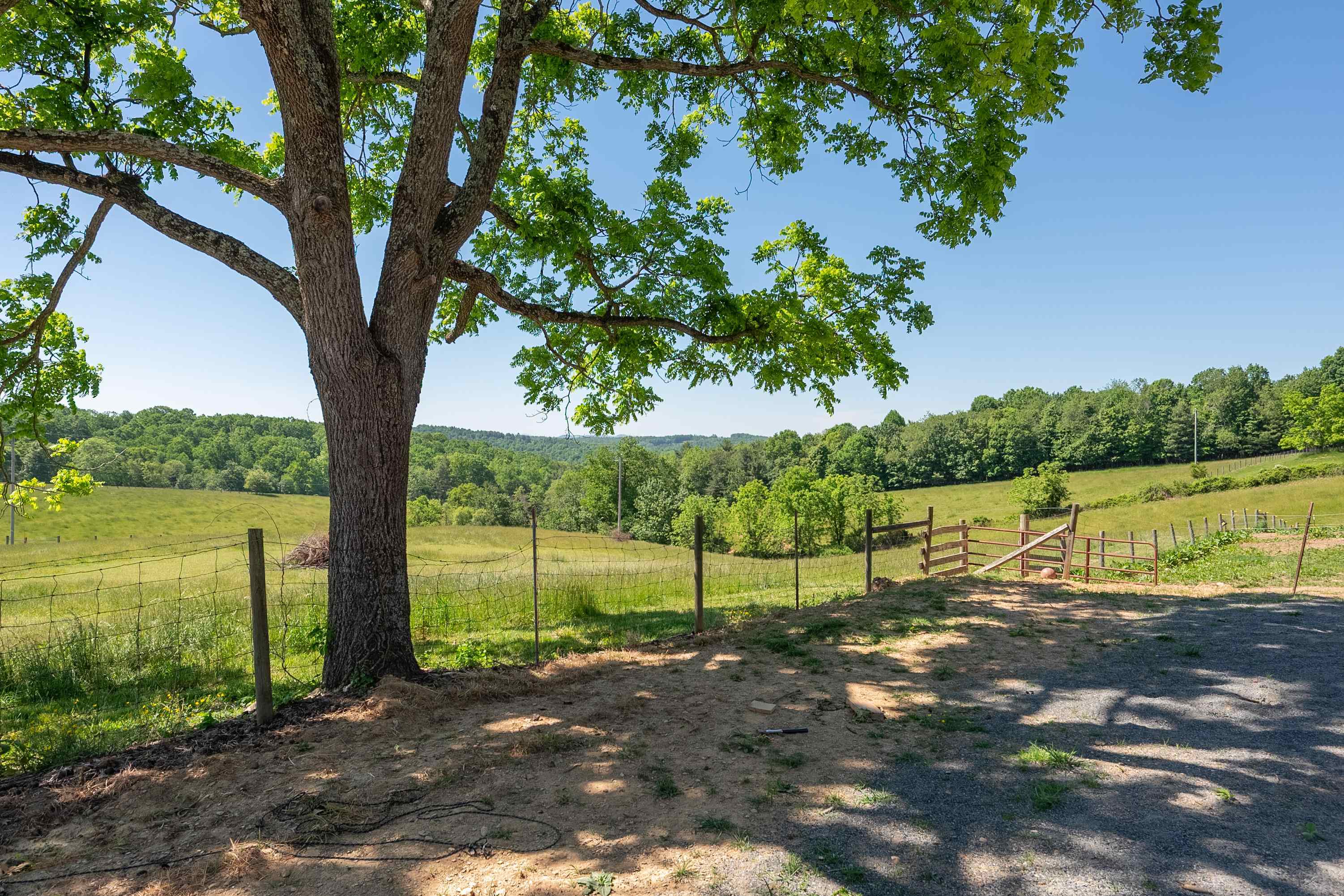 1865 Oak Grove Road Woodlawn VA 24381