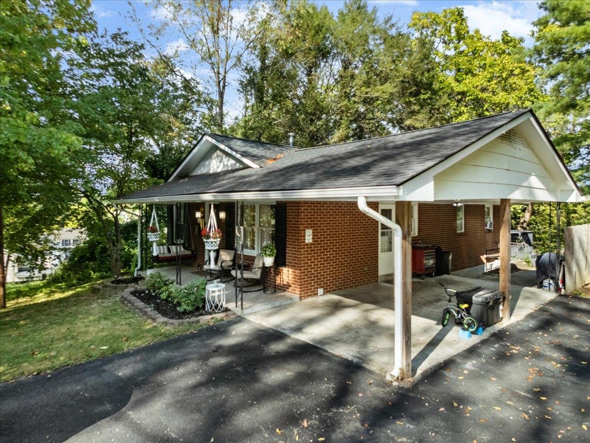 305 8th Avenue Radford VA 24141