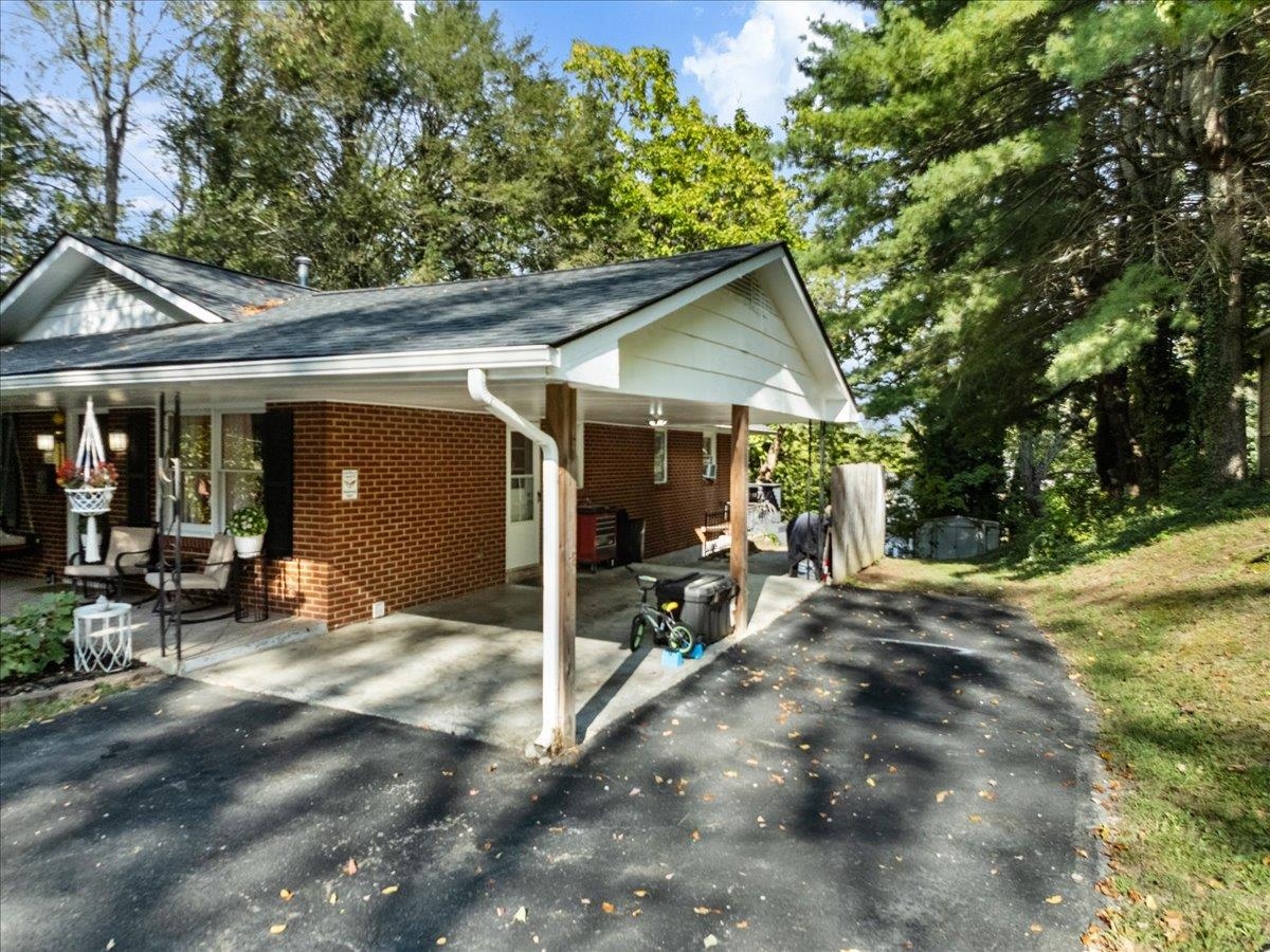 305 8th Avenue Radford VA 24141