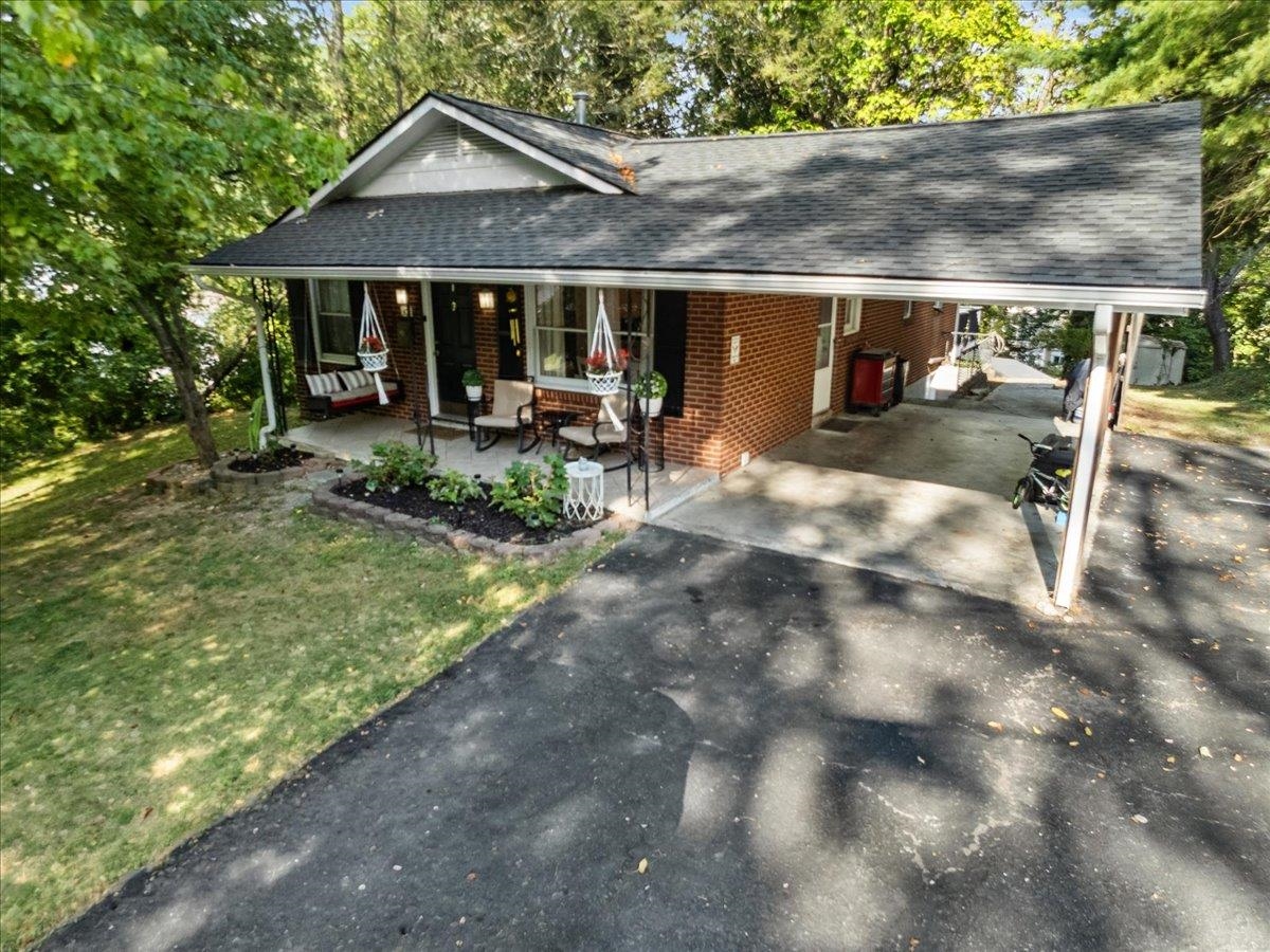 305 8th Avenue Radford VA 24141