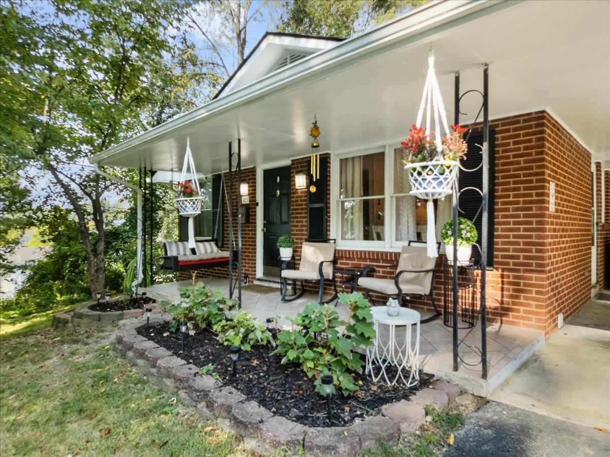 305 8th Avenue Radford VA 24141