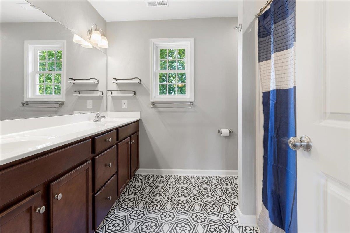 954 Brooklyn Avenue Christiansburg VA 24073
