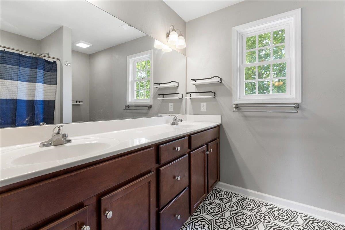 954 Brooklyn Avenue Christiansburg VA 24073