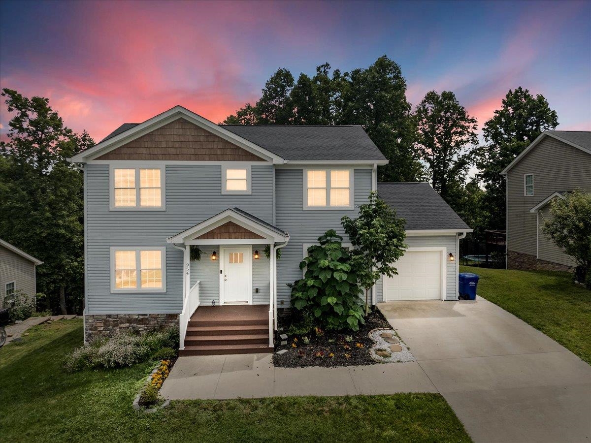 954 Brooklyn Avenue Christiansburg VA 24073