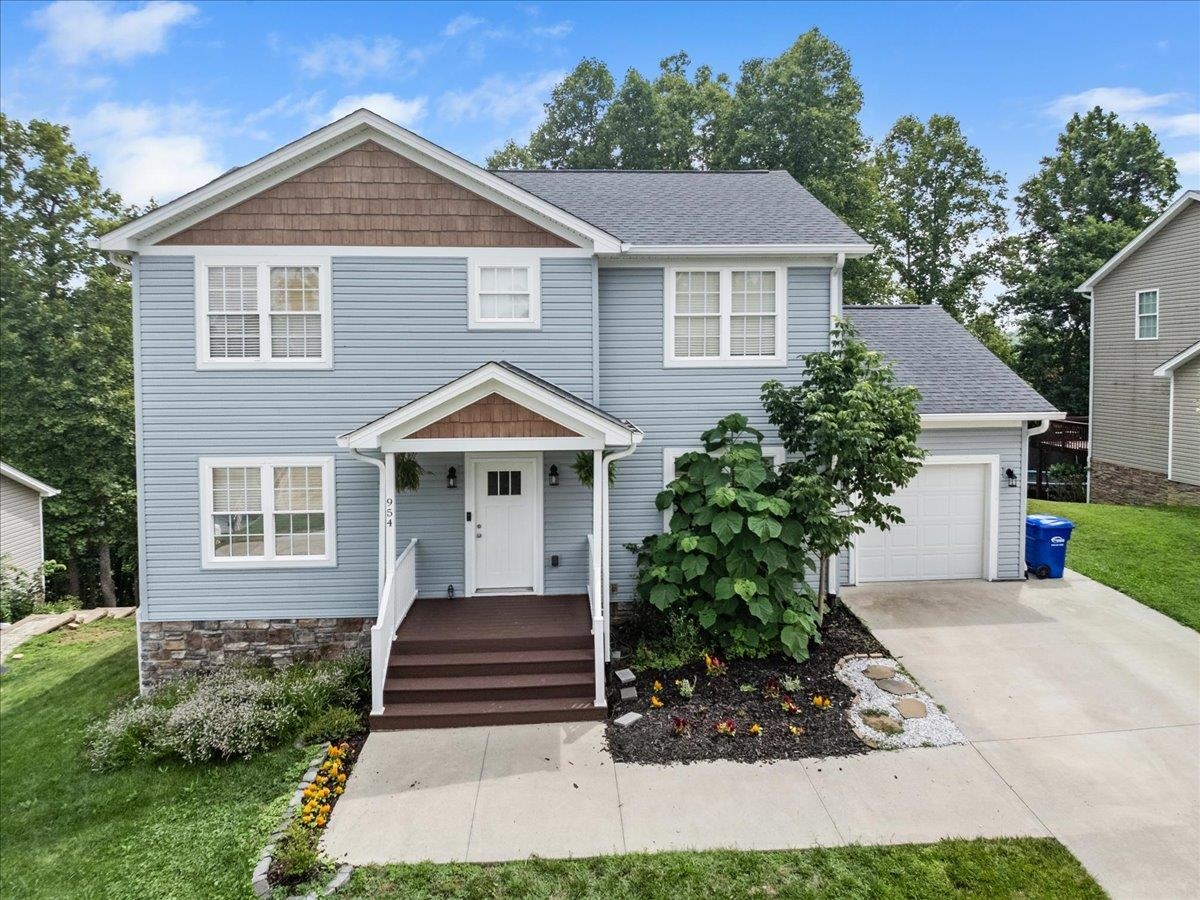 954 Brooklyn Avenue Christiansburg VA 24073