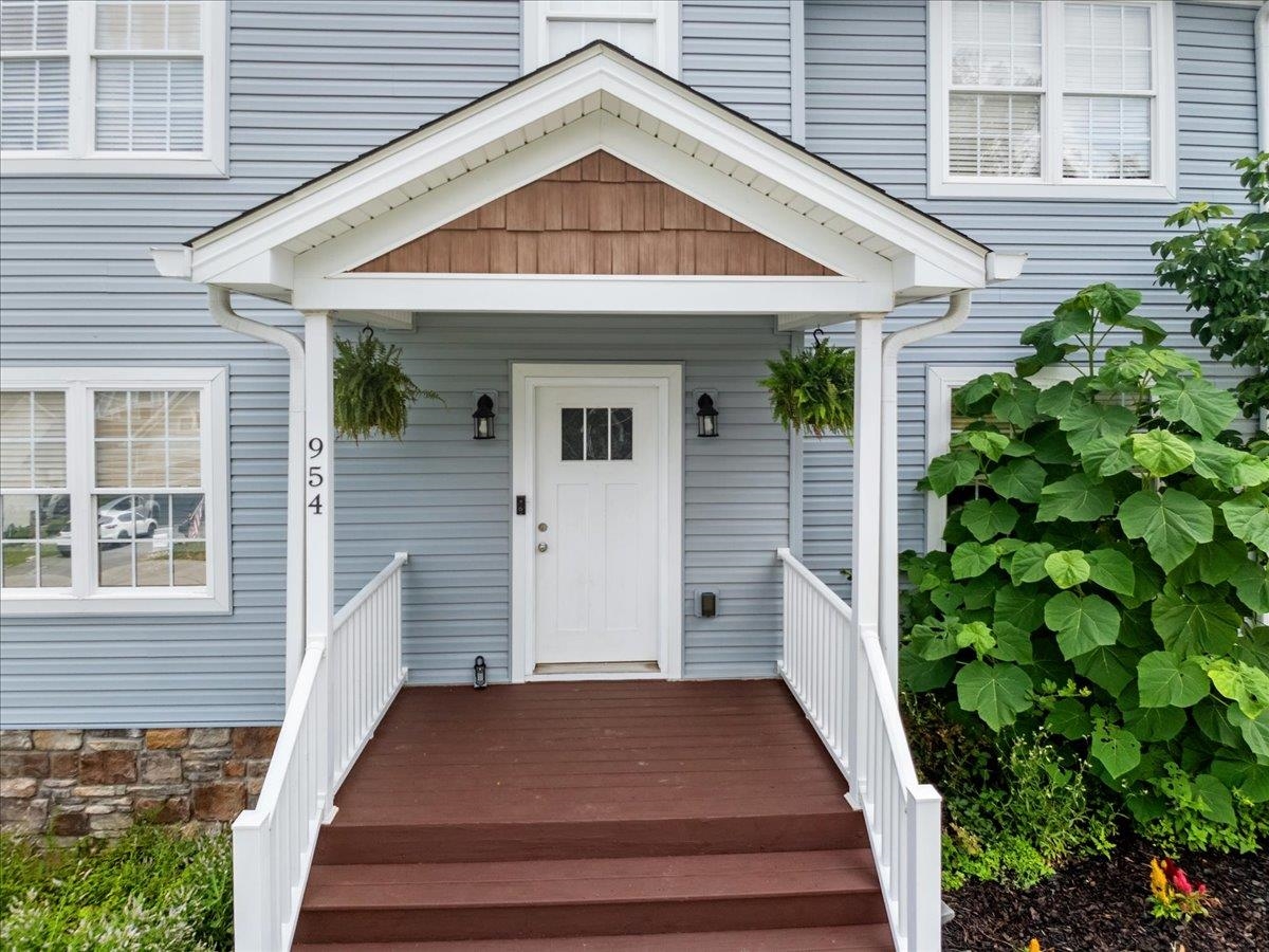 954 Brooklyn Avenue Christiansburg VA 24073