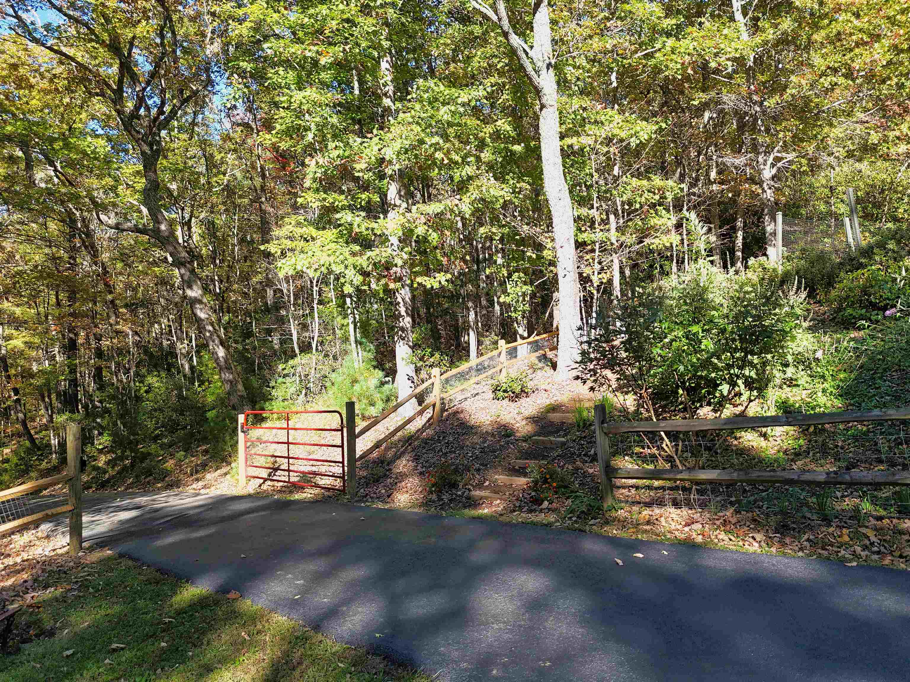 2054 Duncans Chapel Road NW Willis VA 24380