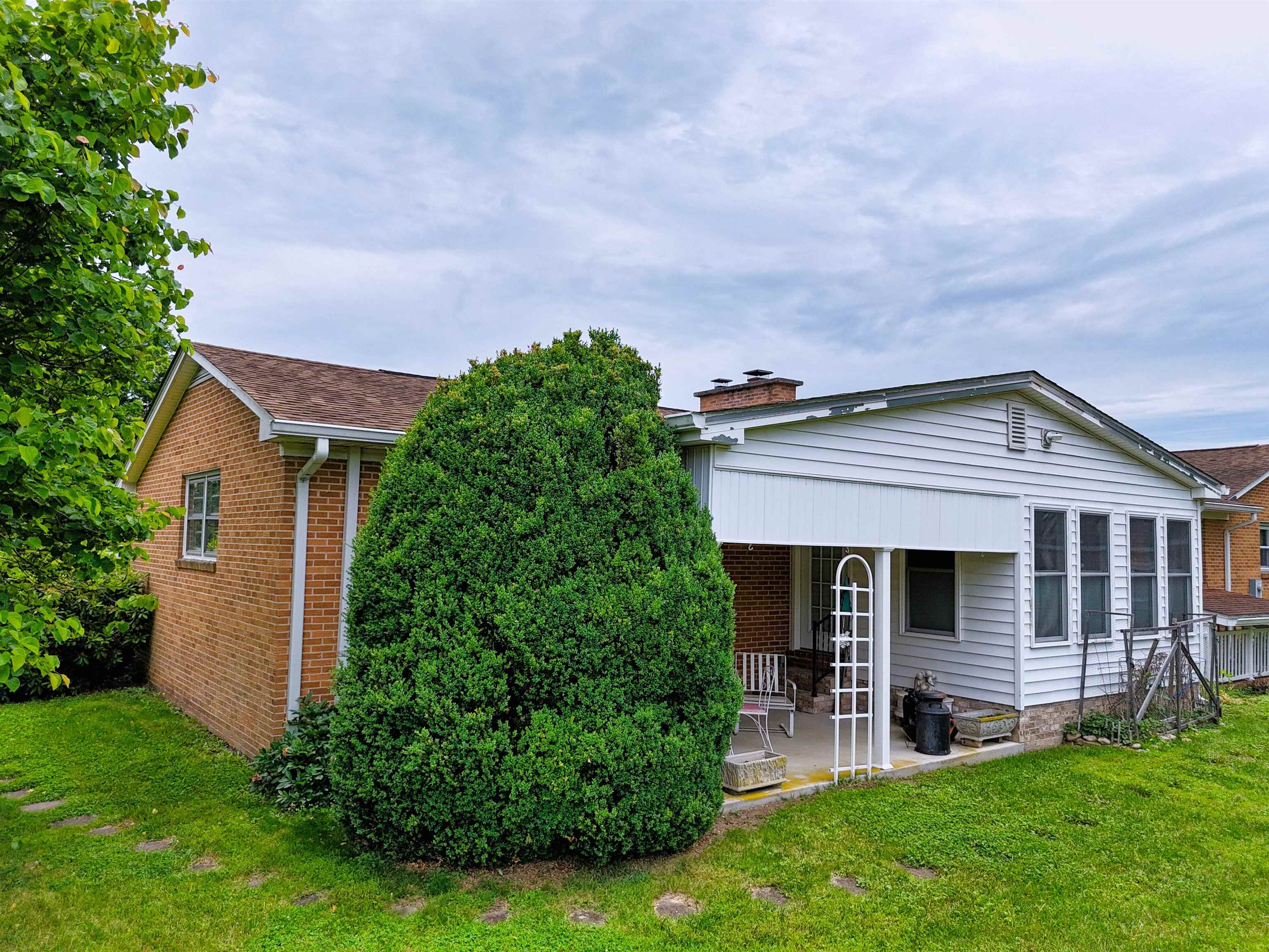 2001 9th Street Radford VA 24141