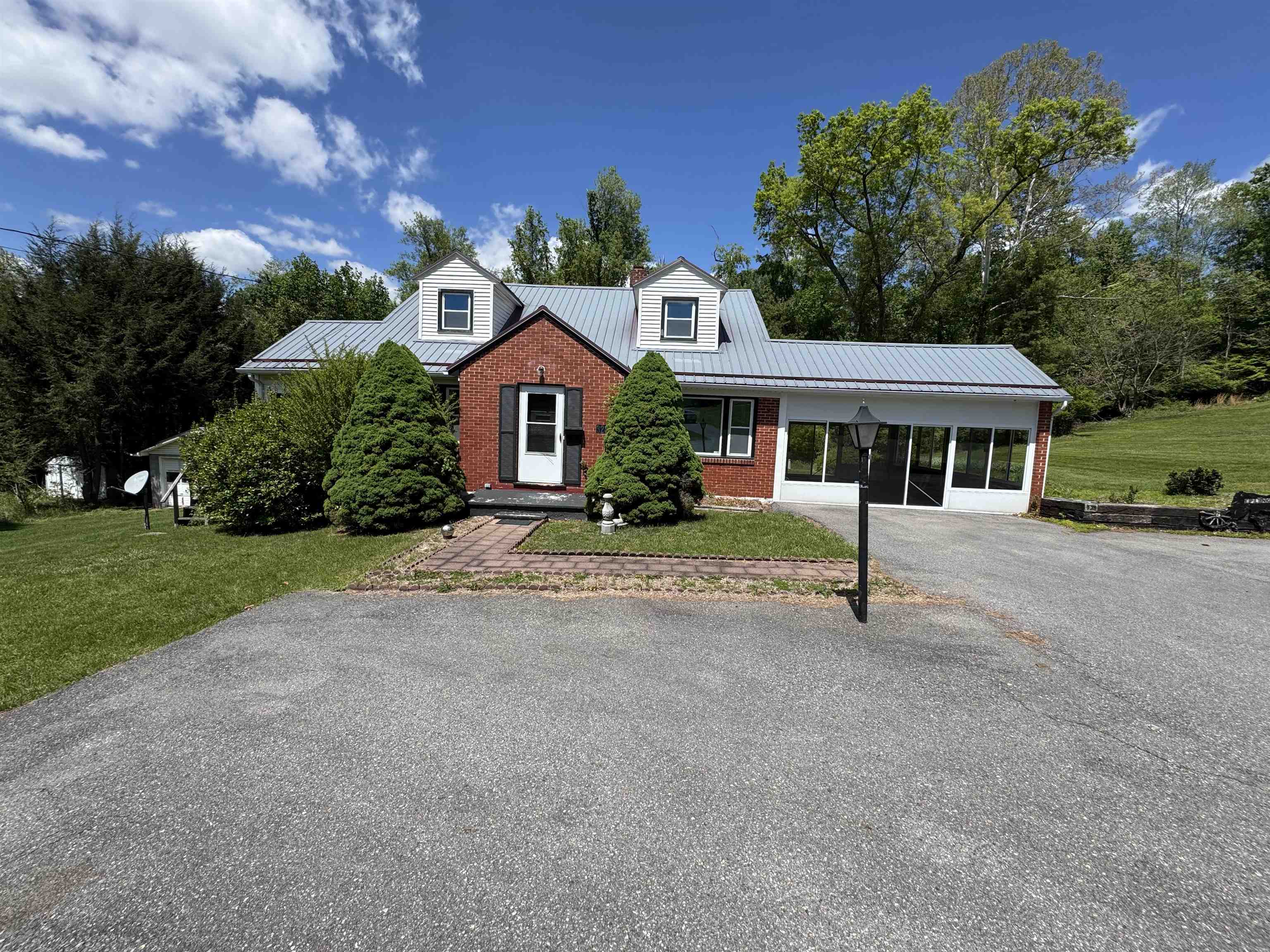 328 Mountain Drive Pearisburg VA 24134