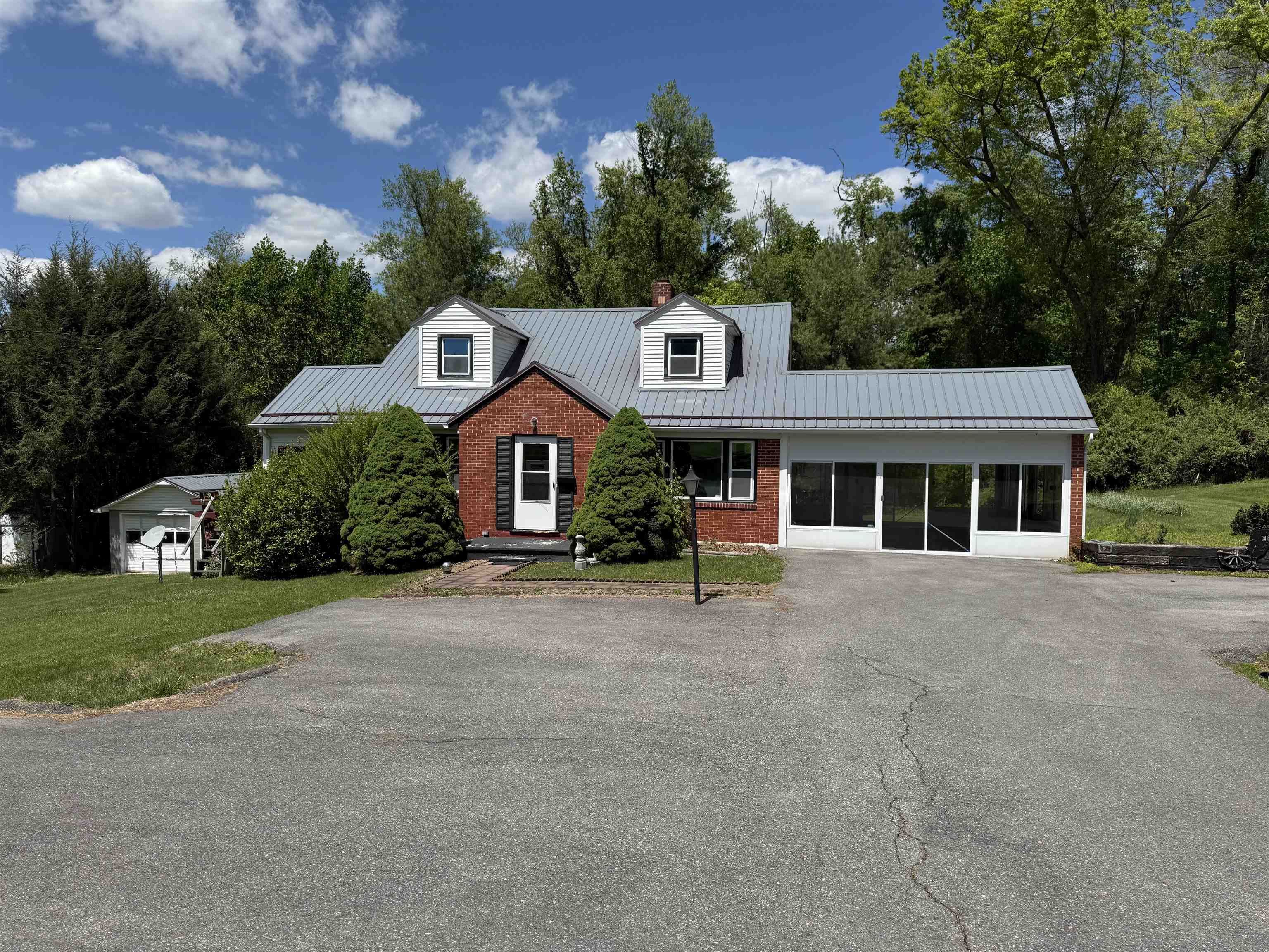 328 Mountain Drive Pearisburg VA 24134