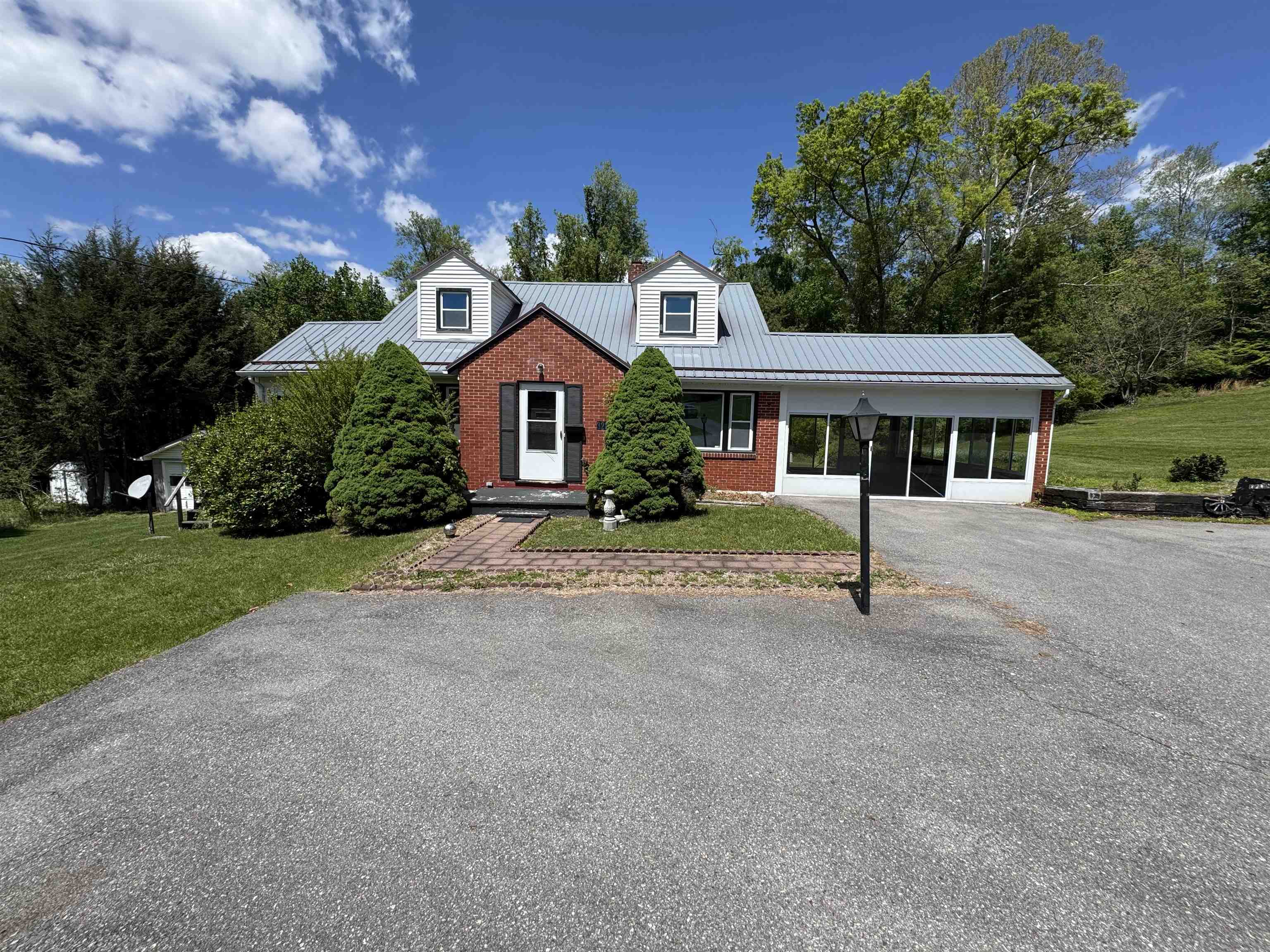328 Mountain Drive Pearisburg VA 24134
