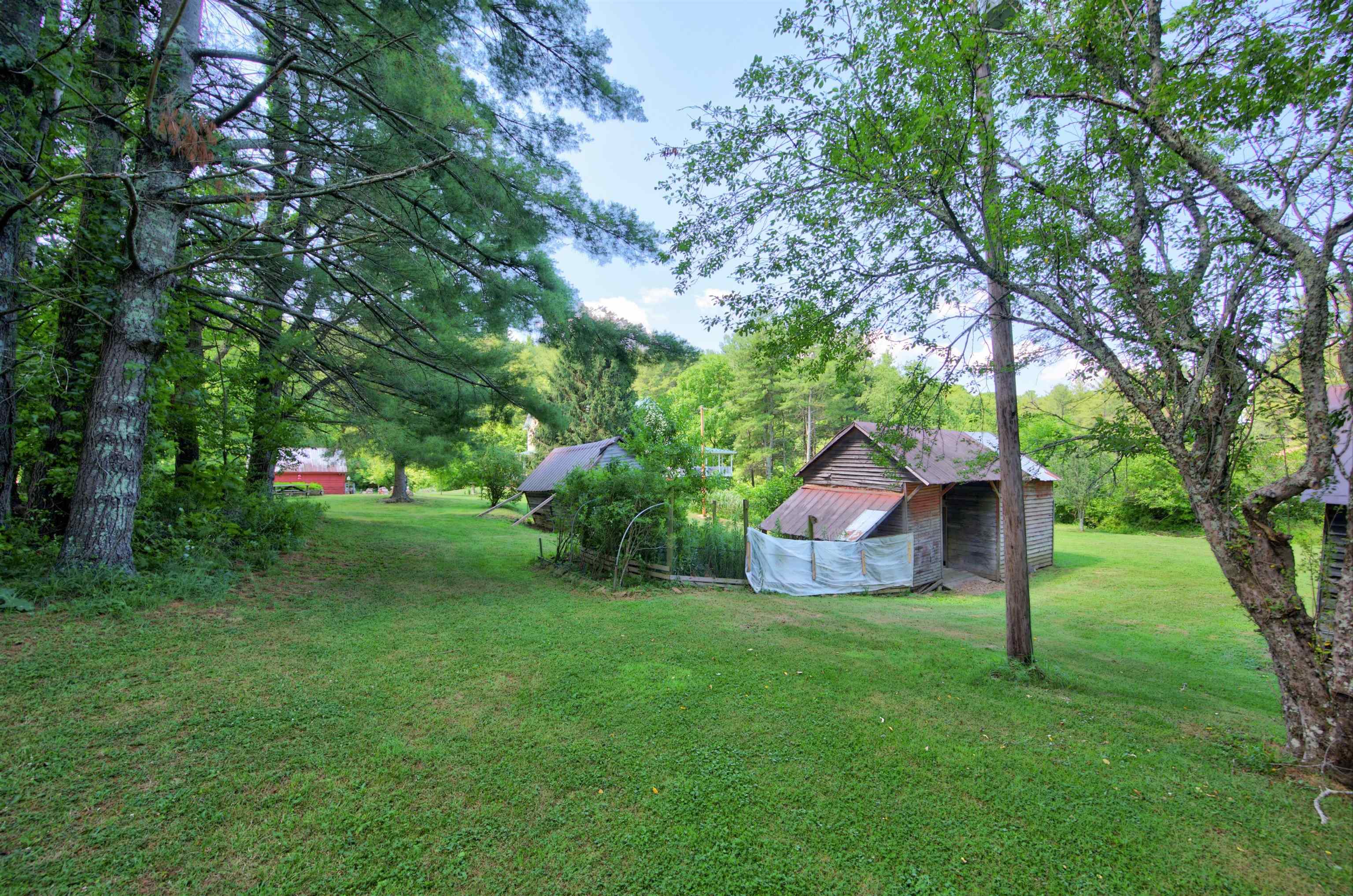 2067 Bethlehem Church Road NE Floyd VA 24091
