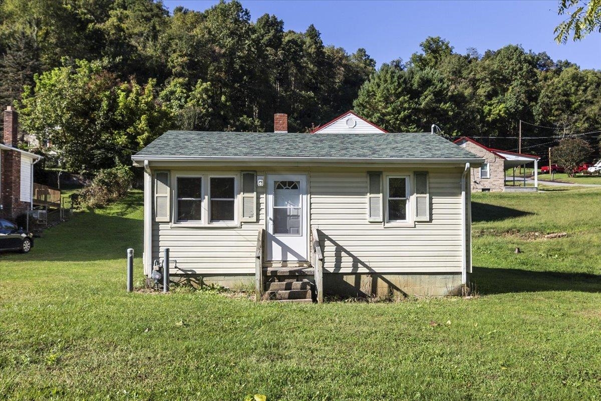 520 Poplar Street Narrows VA 24124