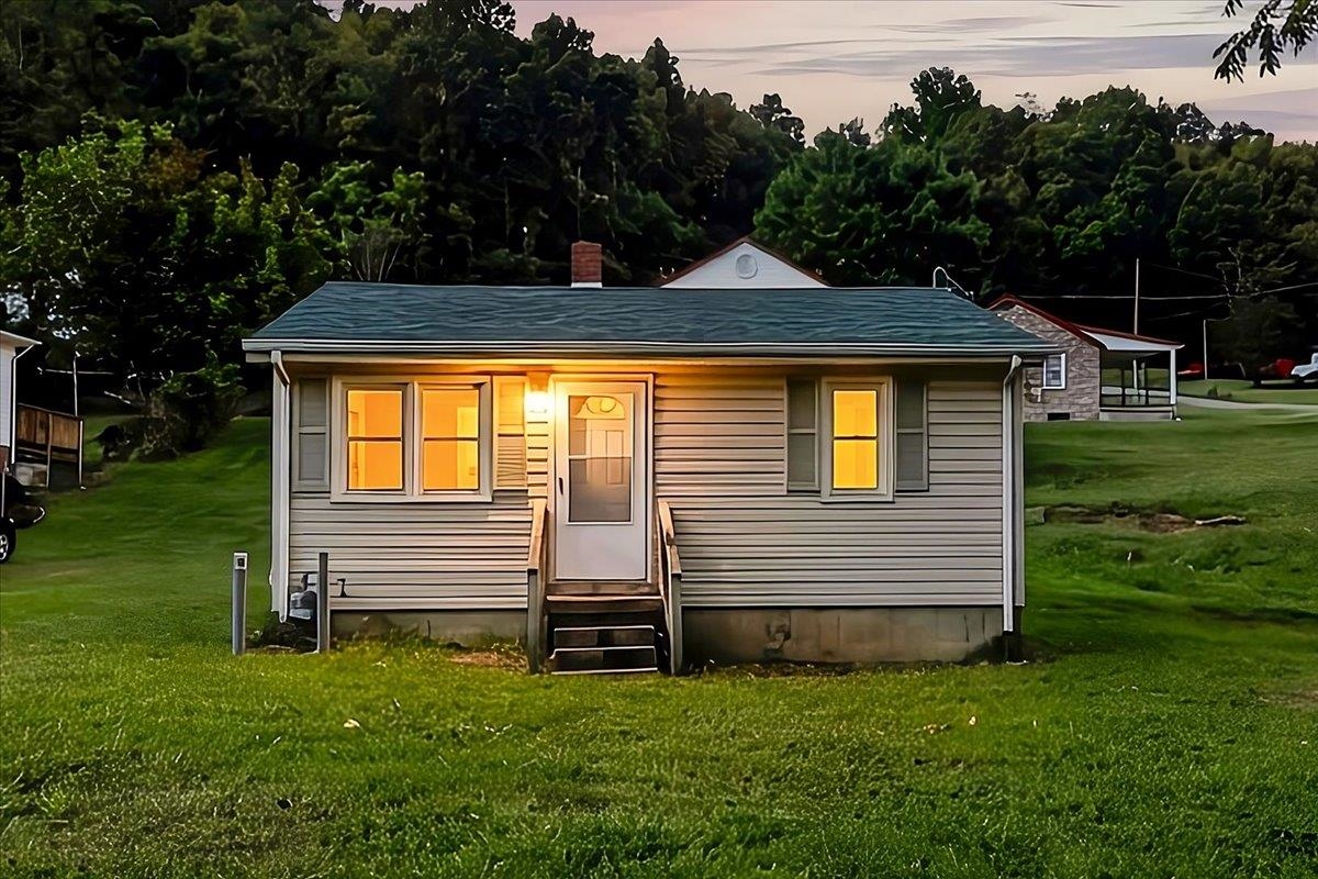 520 Poplar Street Narrows VA 24124