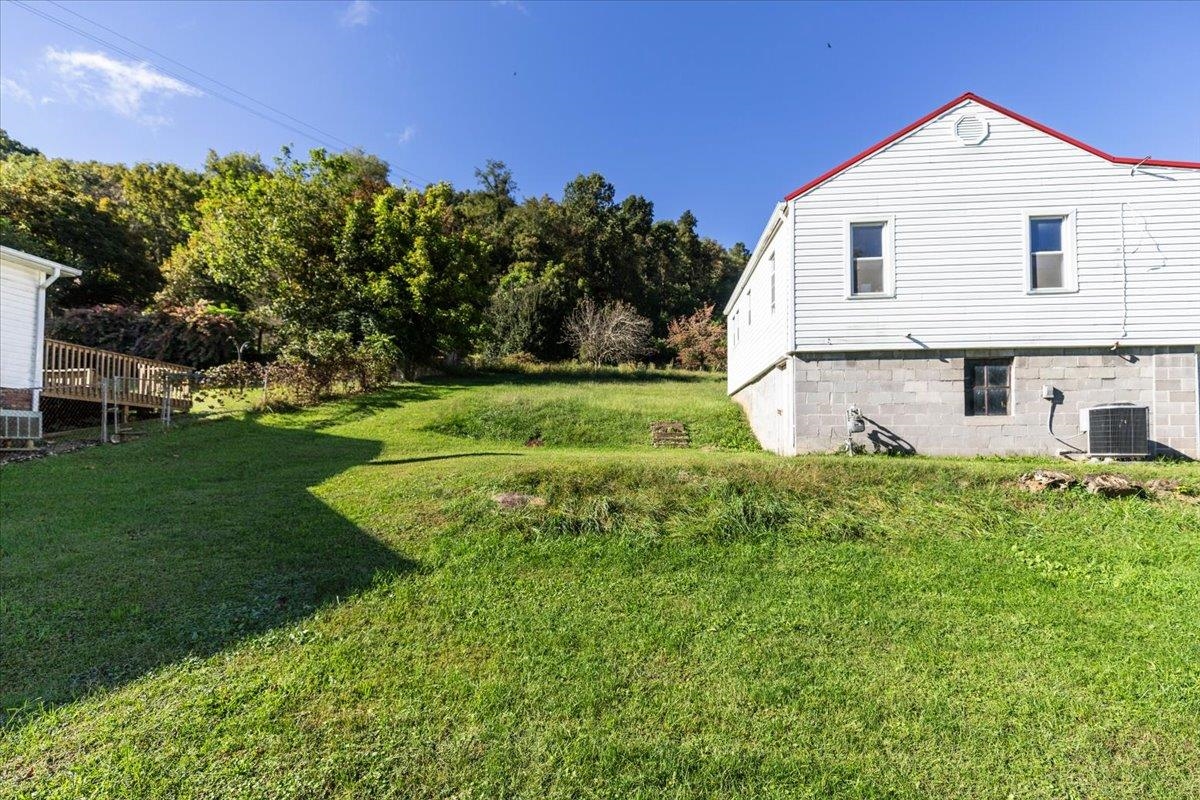 520 Poplar Street Narrows VA 24124