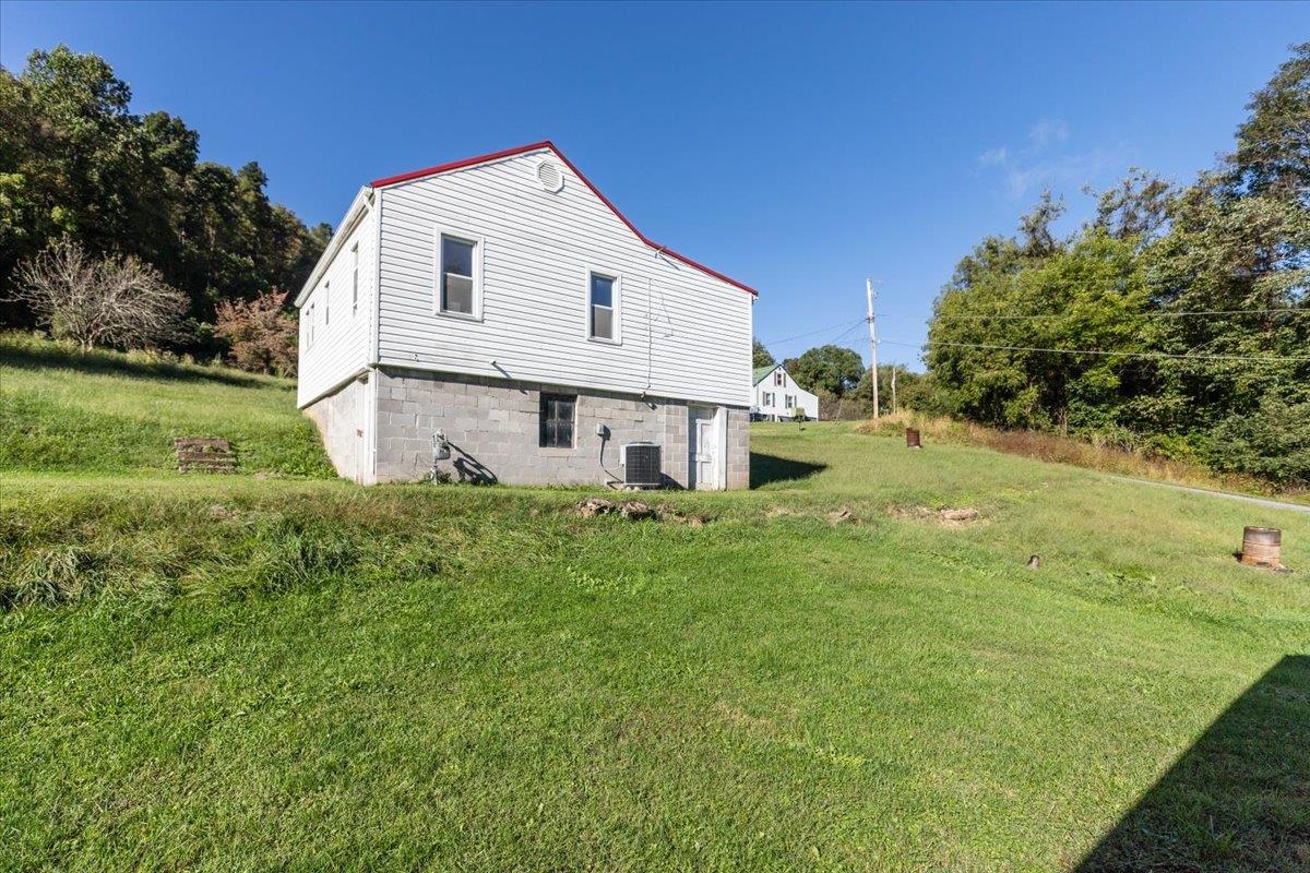 520 Poplar Street Narrows VA 24124