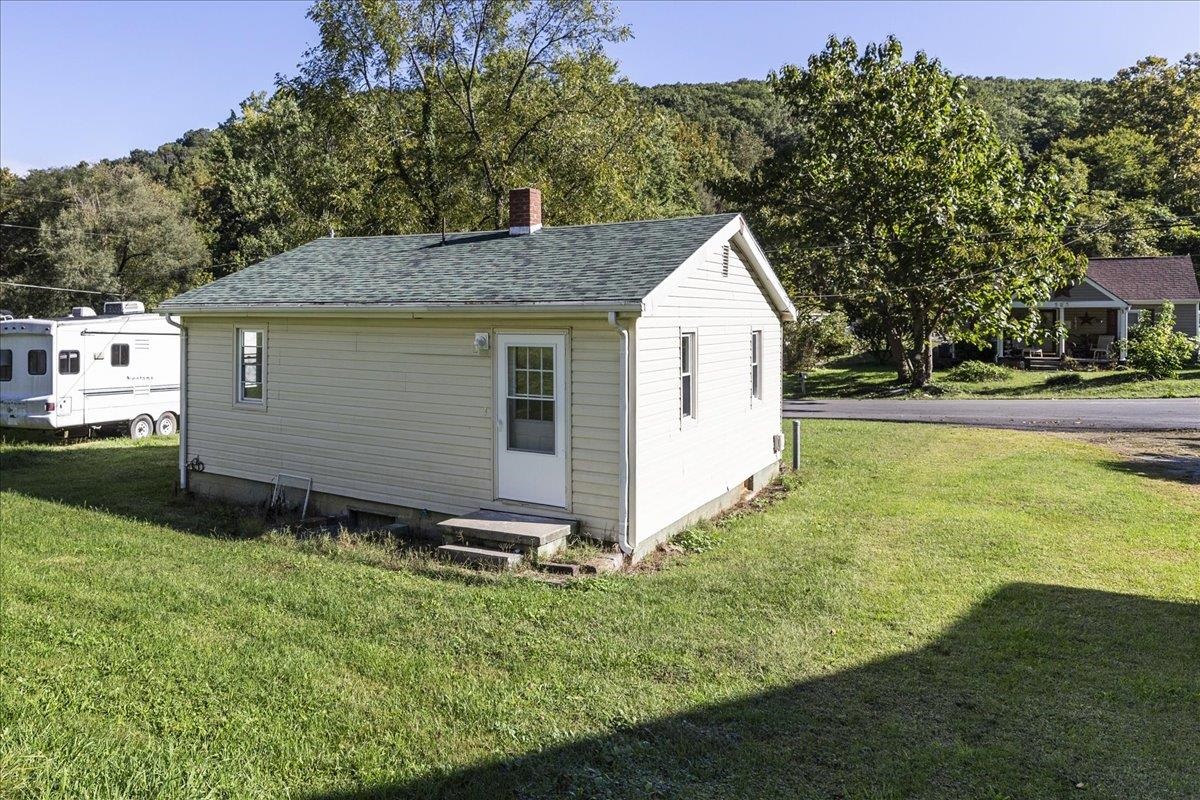 520 Poplar Street Narrows VA 24124