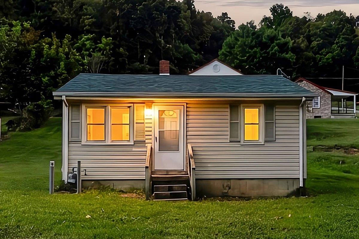 520 Poplar Street Narrows VA 24124