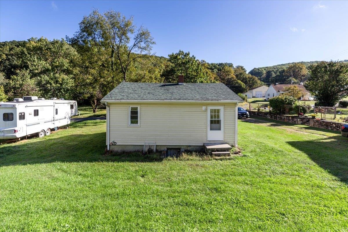 520 Poplar Street Narrows VA 24124
