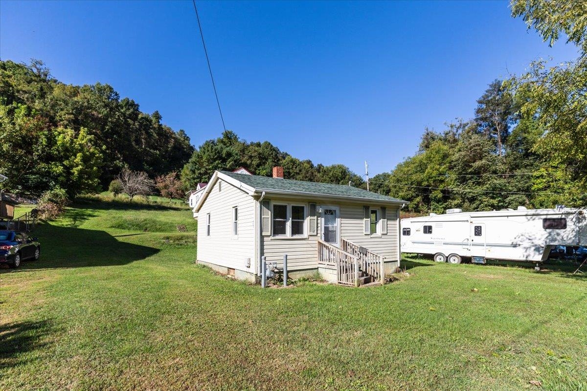 520 Poplar Street Narrows VA 24124