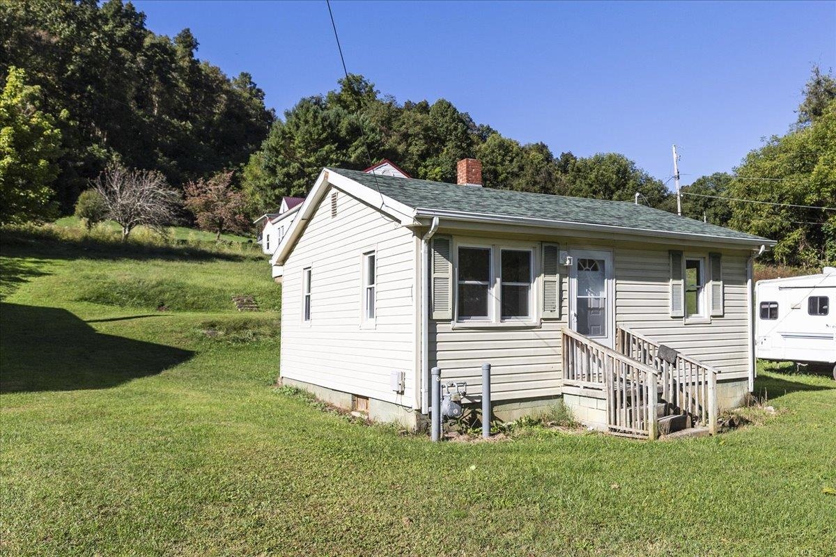 520 Poplar Street Narrows VA 24124