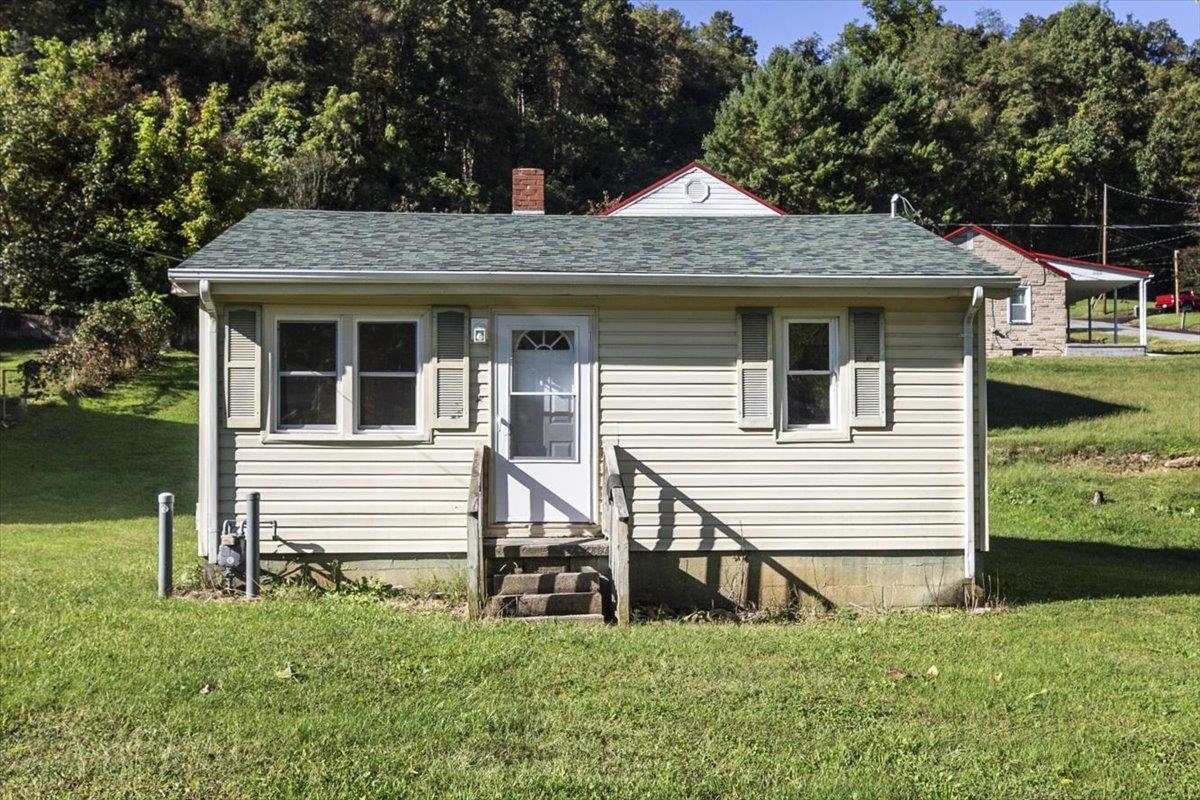 520 Poplar Street Narrows VA 24124