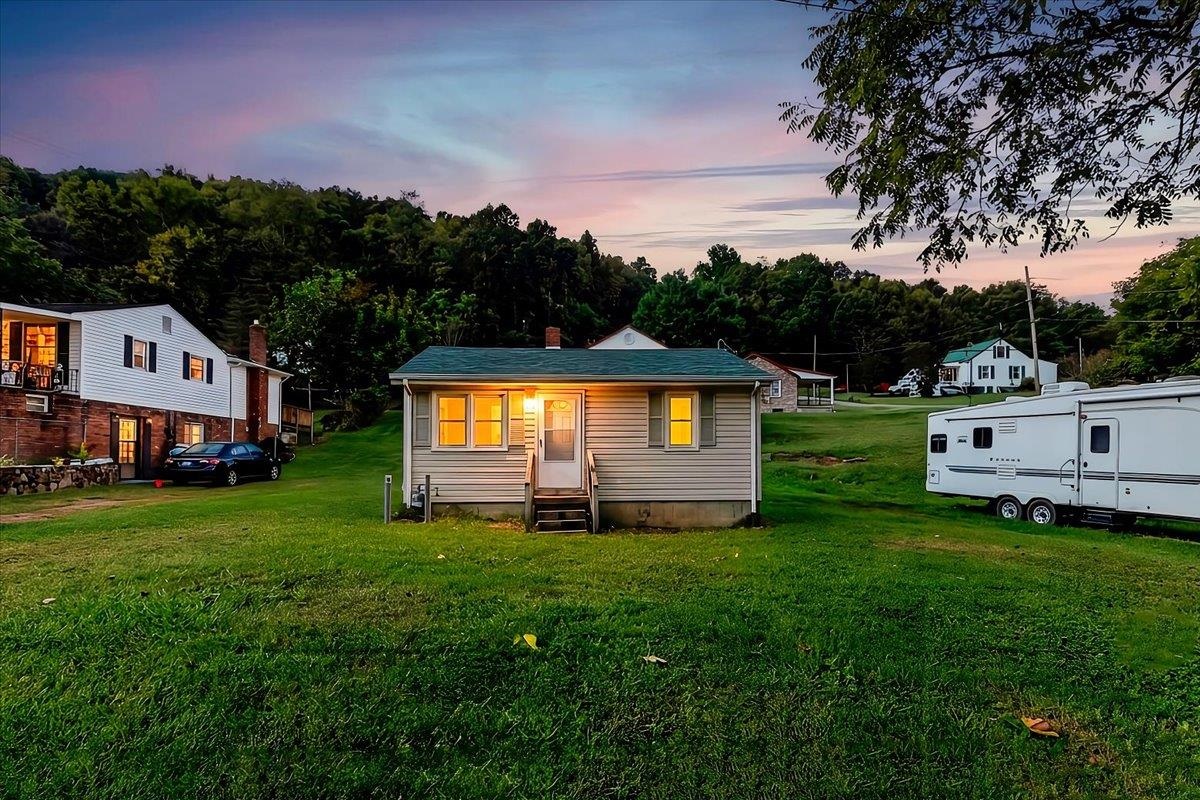 520 Poplar Street Narrows VA 24124