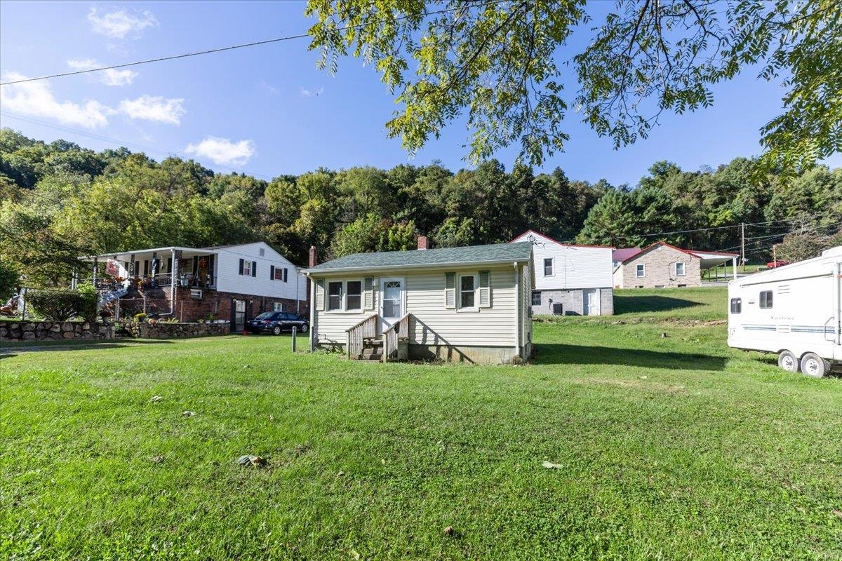 520 Poplar Street Narrows VA 24124