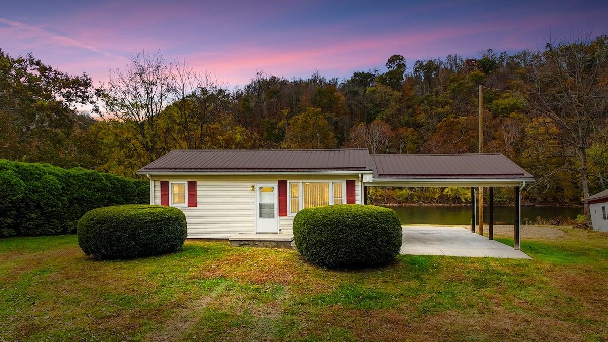 306 Cliffview Drive Pembroke VA 24136