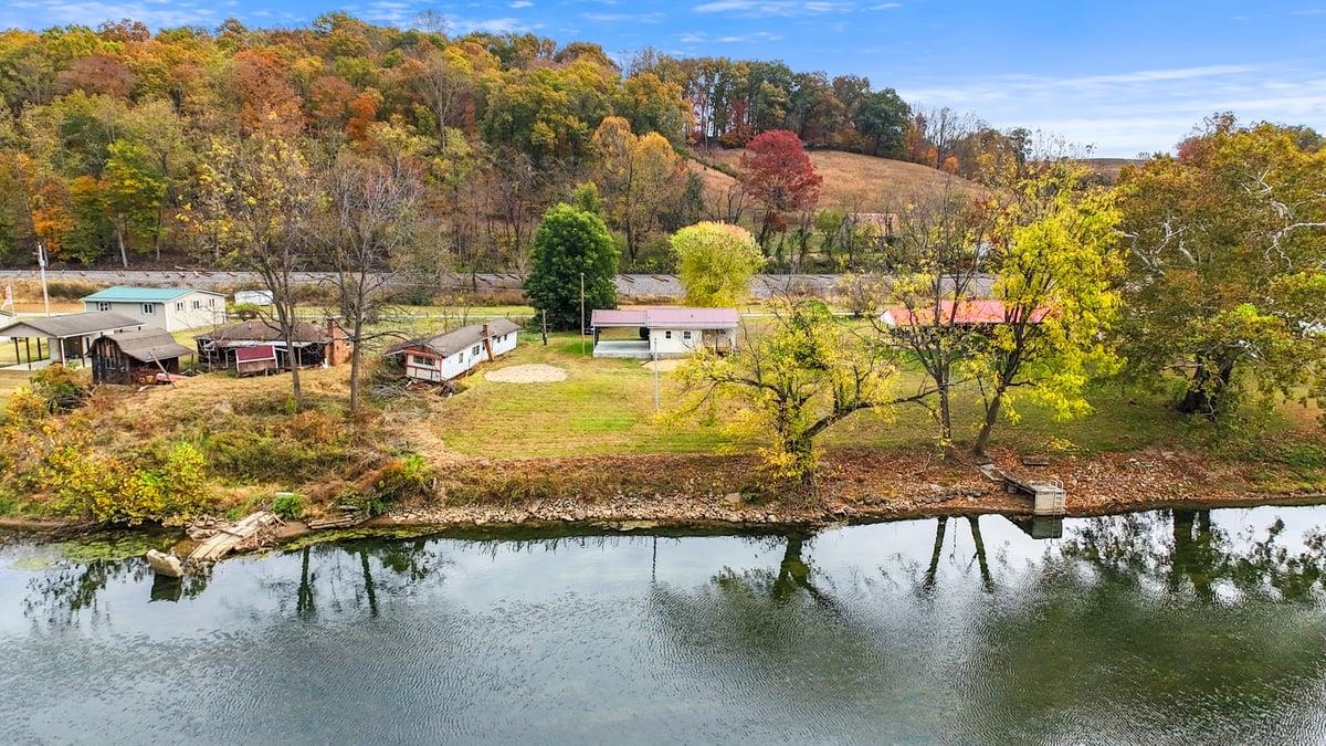 306 Cliffview Drive Pembroke VA 24136