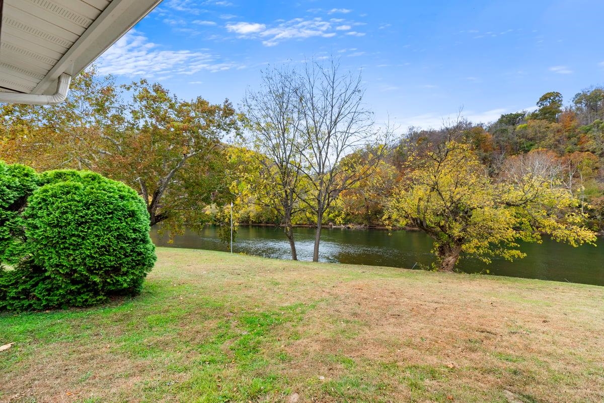 306 Cliffview Drive Pembroke VA 24136