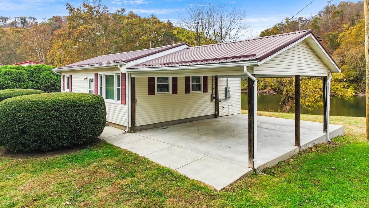 306 Cliffview Drive Pembroke VA 24136