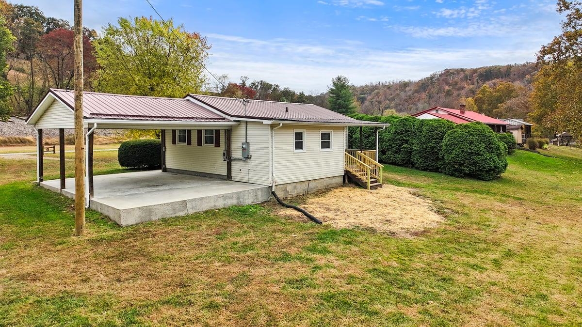 306 Cliffview Drive Pembroke VA 24136