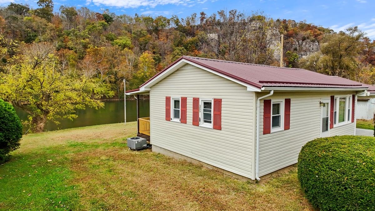 306 Cliffview Drive Pembroke VA 24136