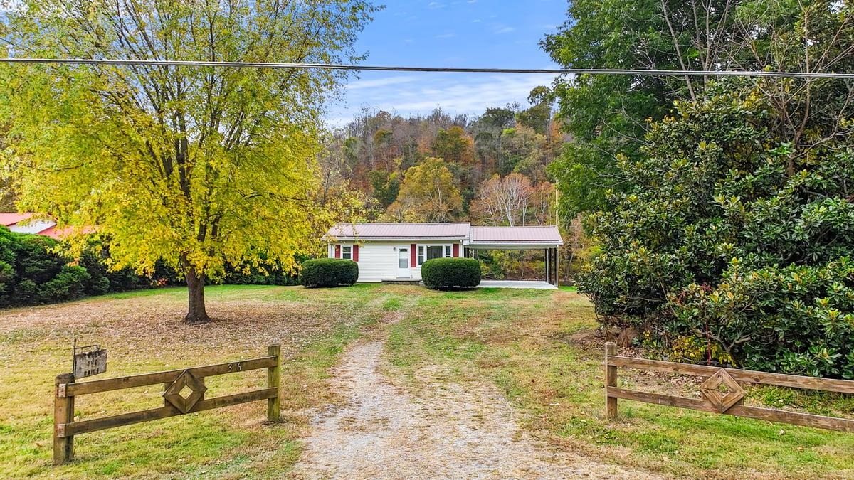 306 Cliffview Drive Pembroke VA 24136